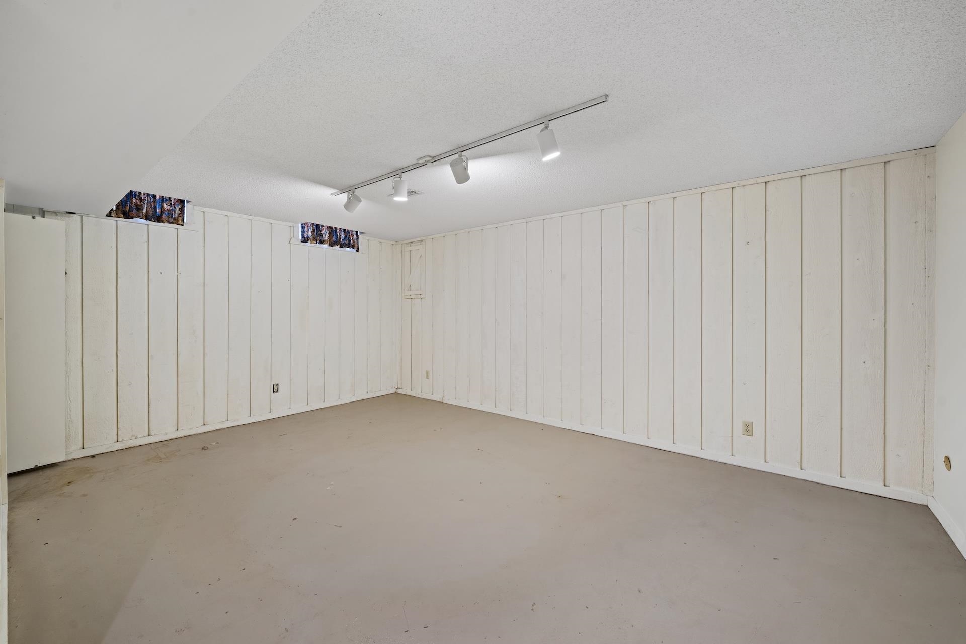 641 N Woodlawn St, Apt 36 Property Photo 13