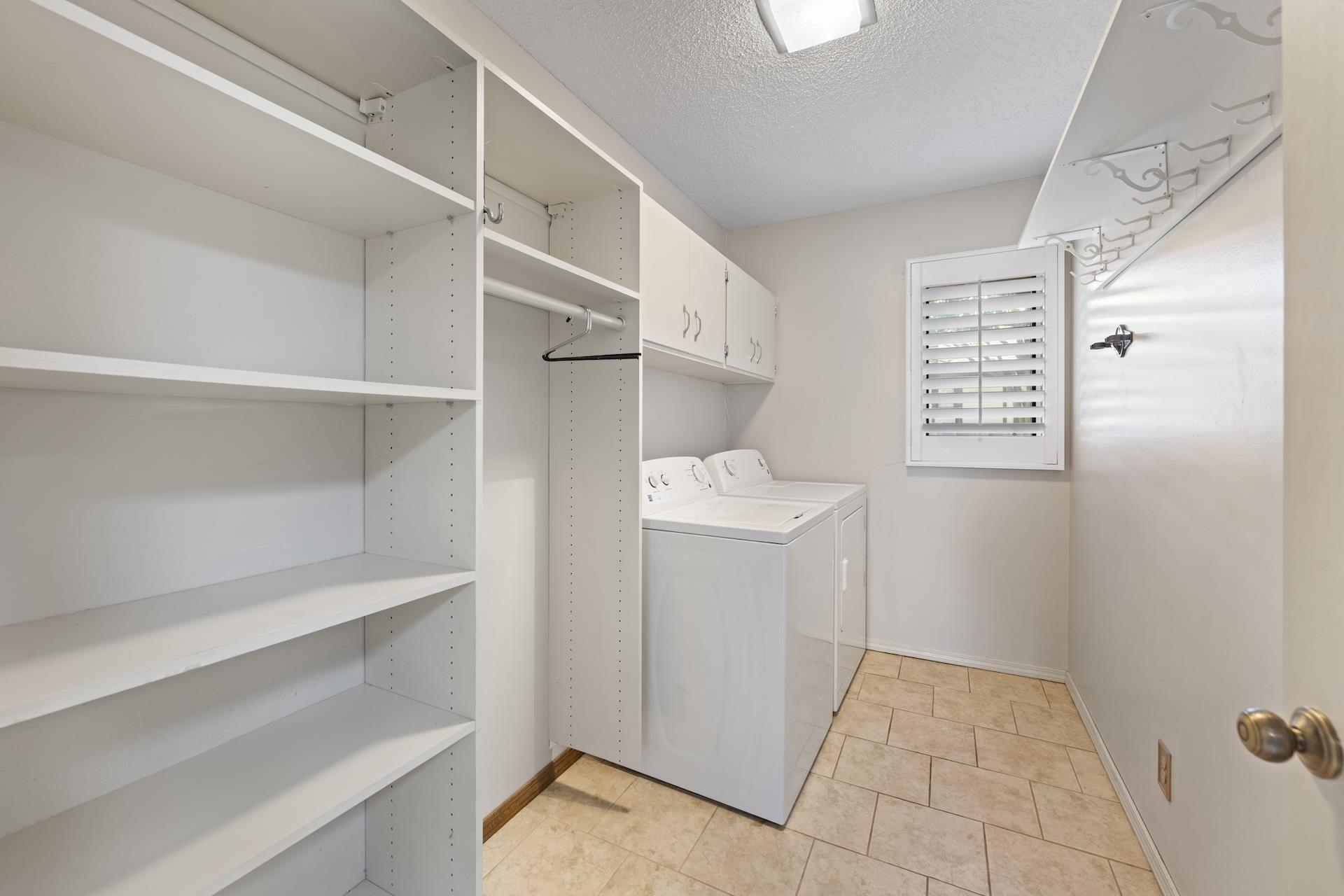 641 N Woodlawn St, Apt 36 Property Photo 14