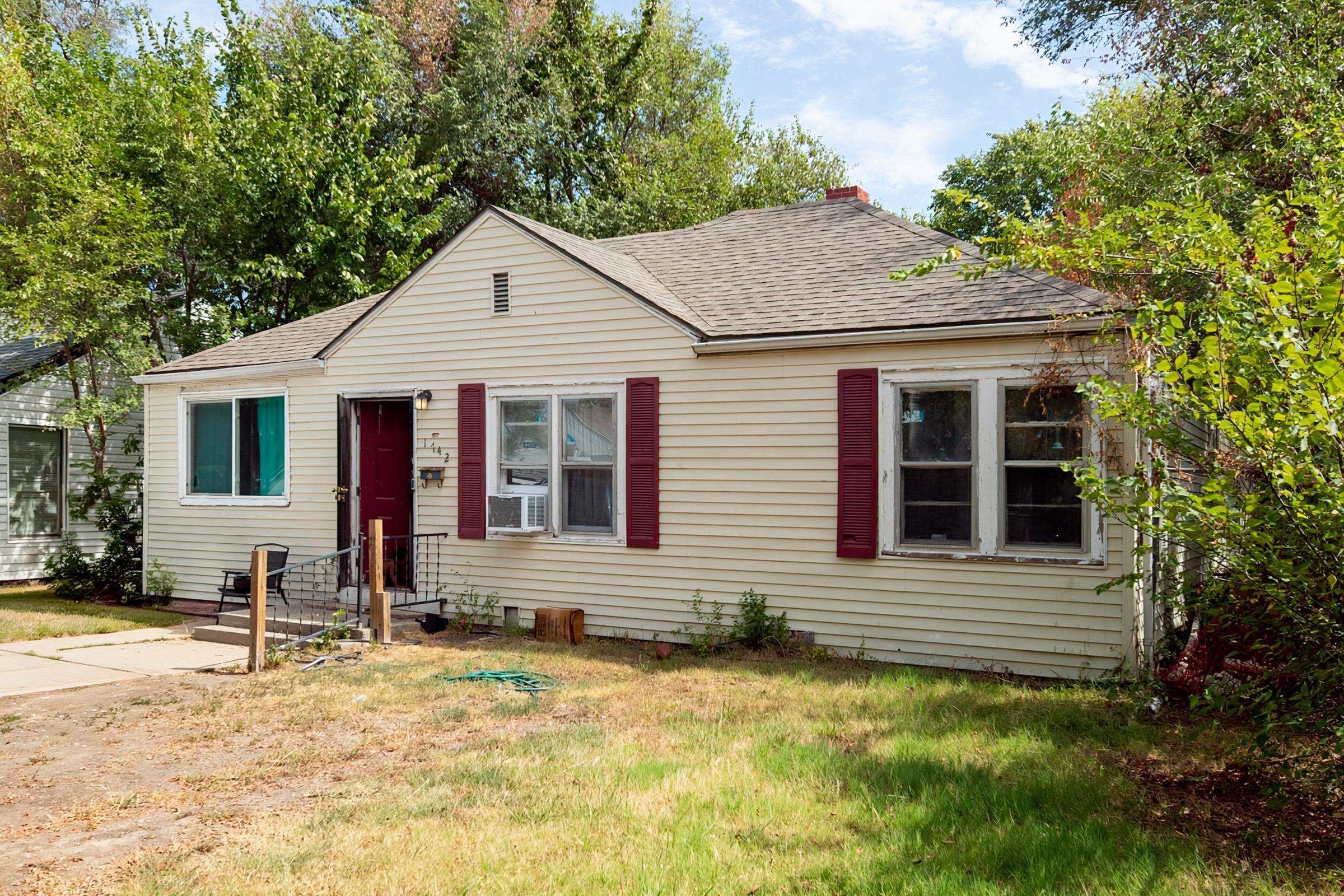 1742 N Erie Ave Property Photo 1
