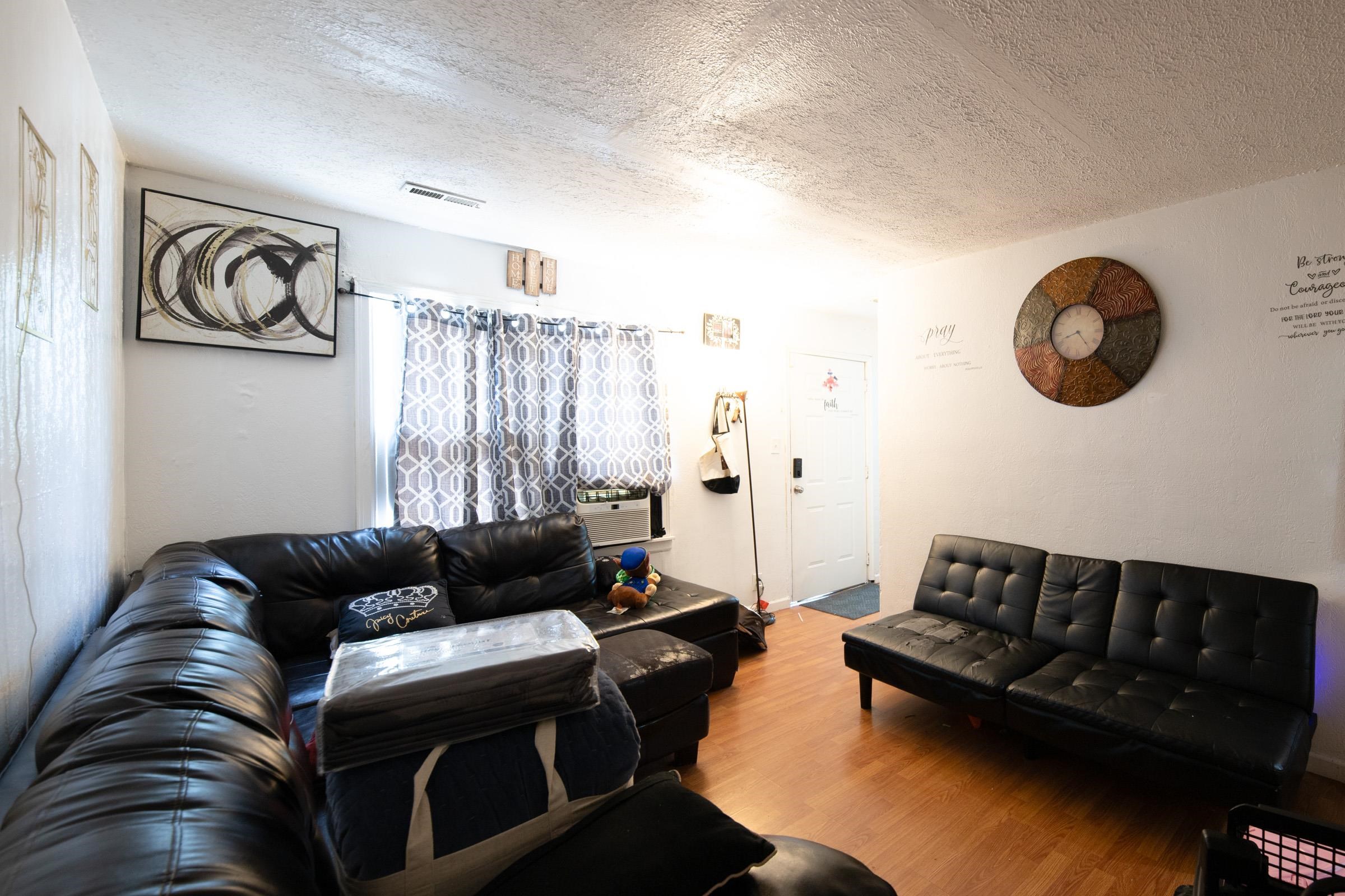 1742 N Erie Ave Property Photo 2