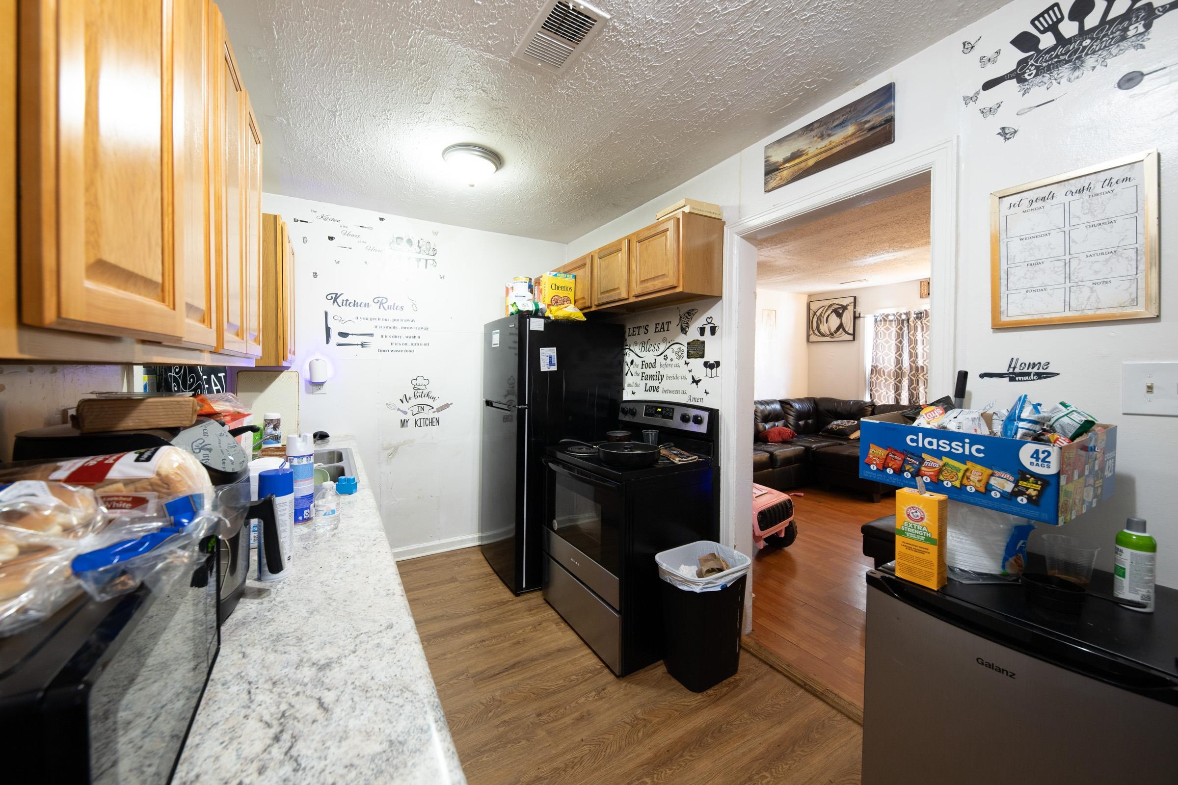 1742 N Erie Ave Property Photo 3