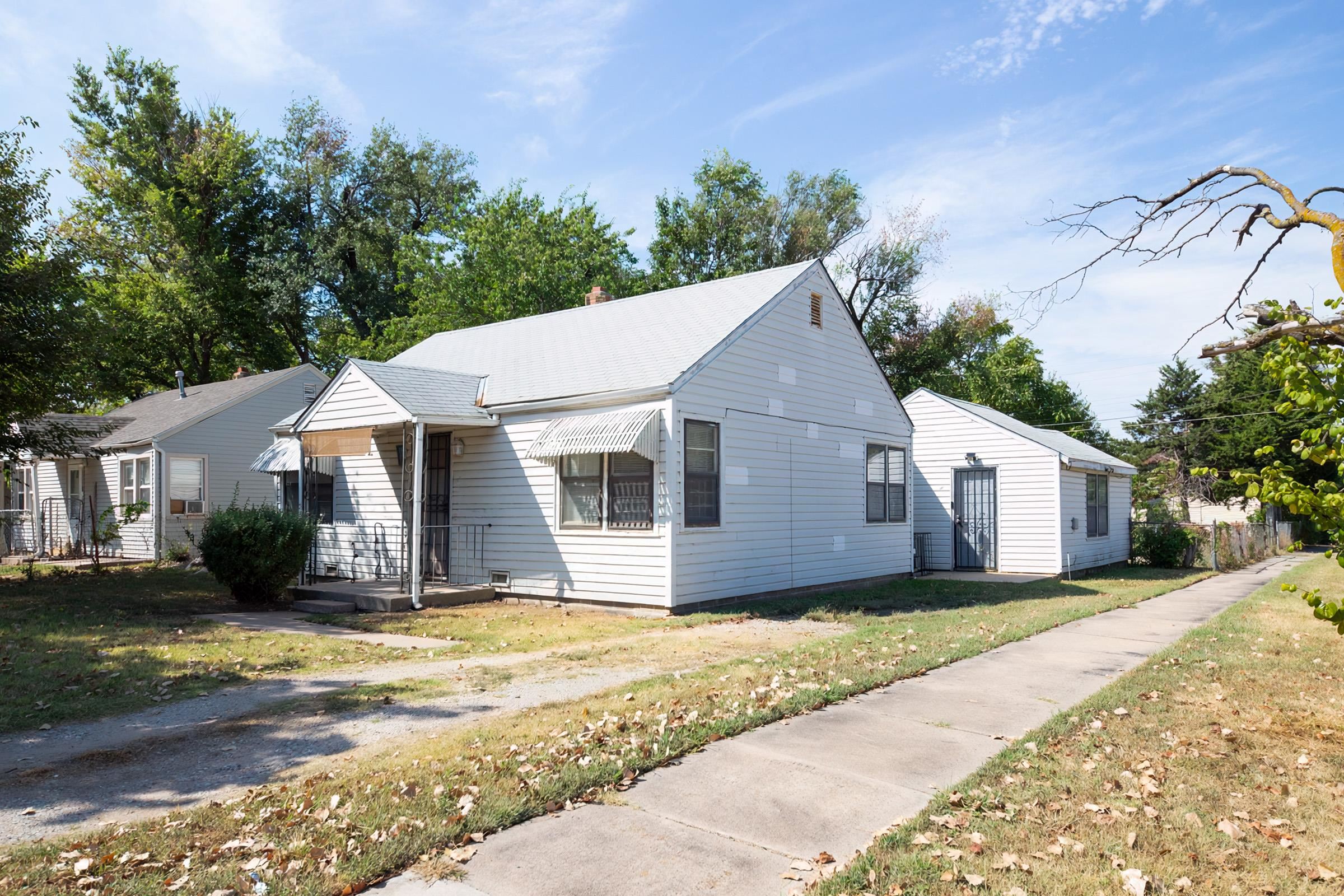 1557 N Chautauqua Ave Property Photo 1