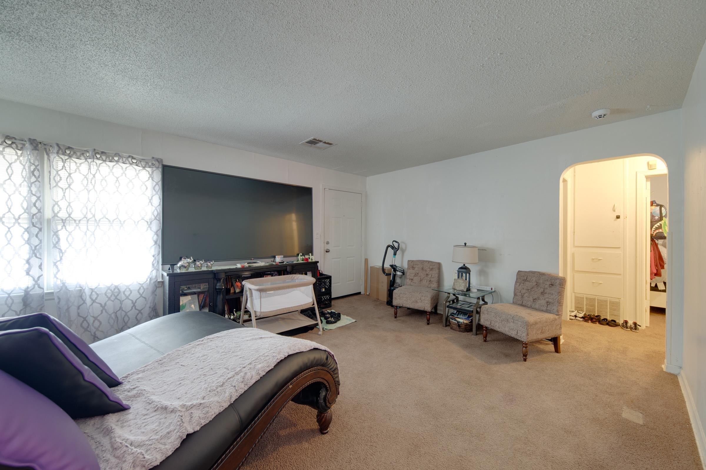 1557 N Chautauqua Ave Property Photo 2