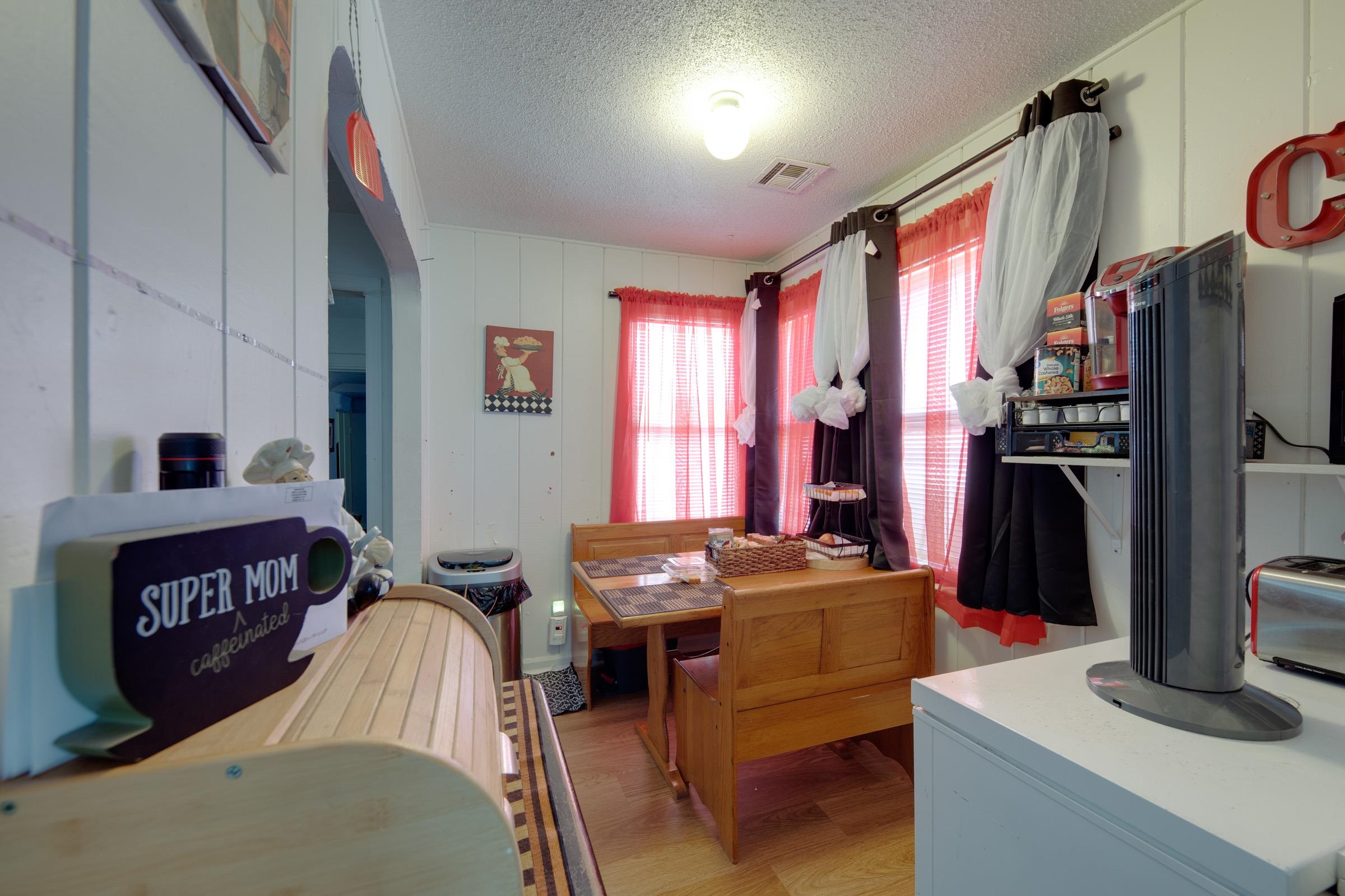 1557 N Chautauqua Ave Property Photo 3