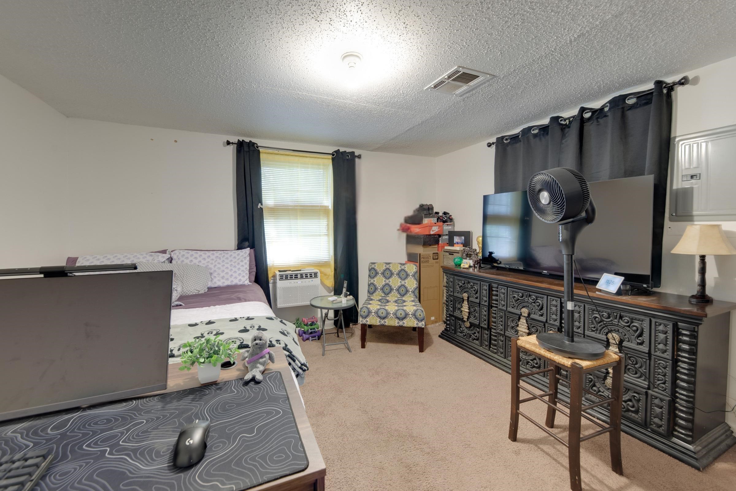 1557 N Chautauqua Ave Property Photo 6