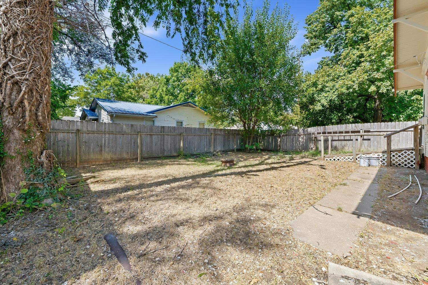 323 N Summit St Property Photo 29