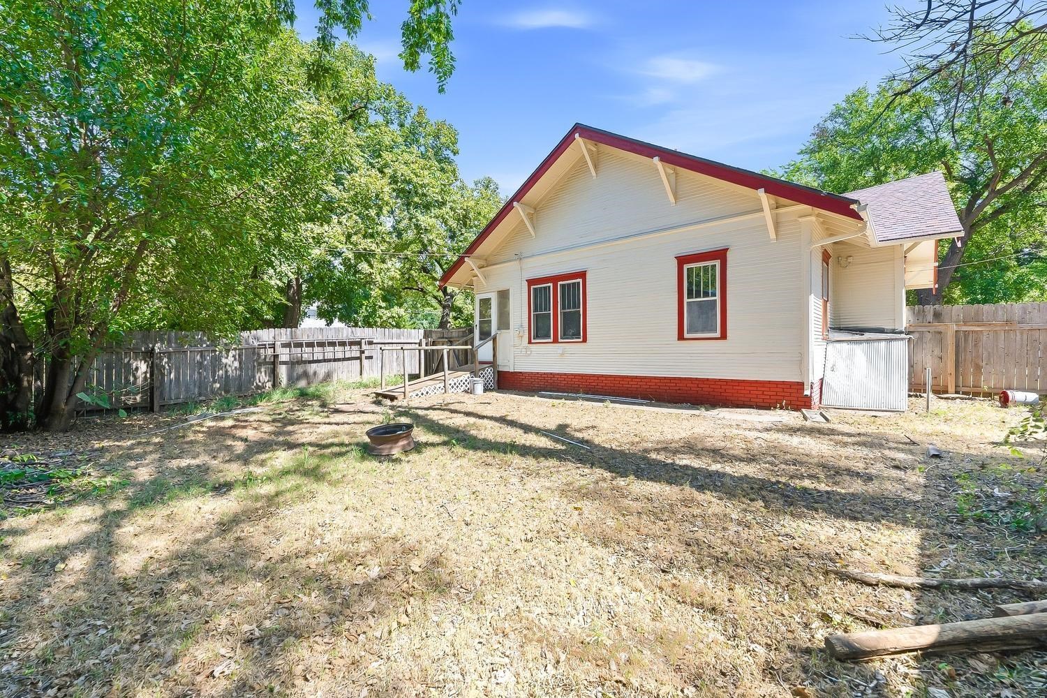 323 N Summit St Property Photo 31