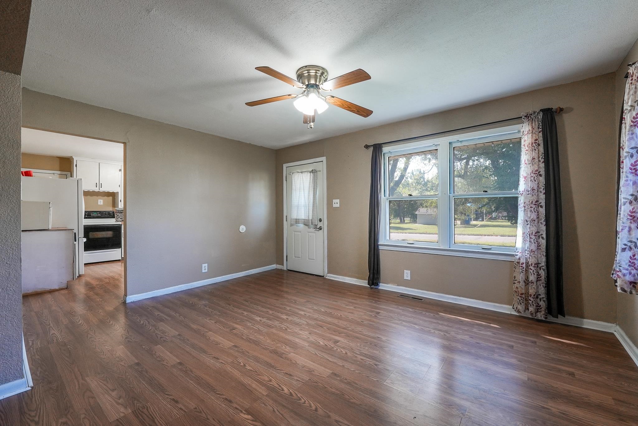 1624 W Webb Ave Property Photo 5