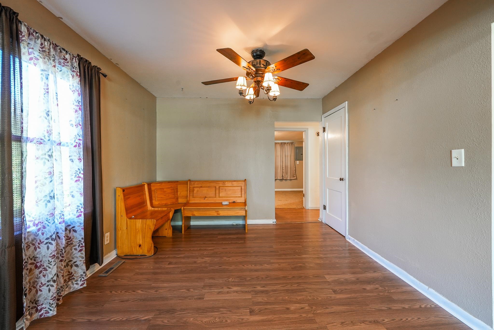 1624 W Webb Ave Property Photo 8