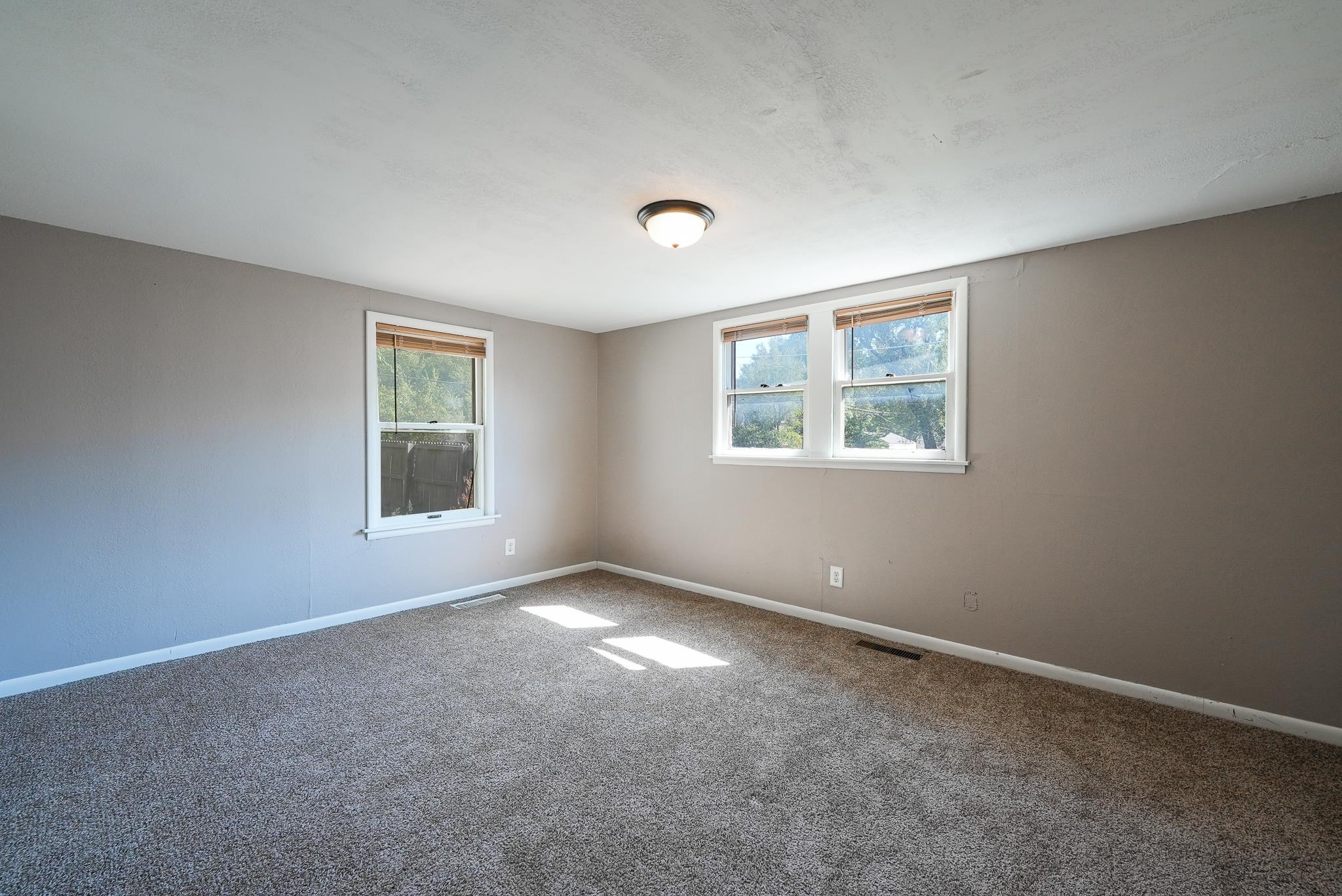 1624 W Webb Ave Property Photo 9