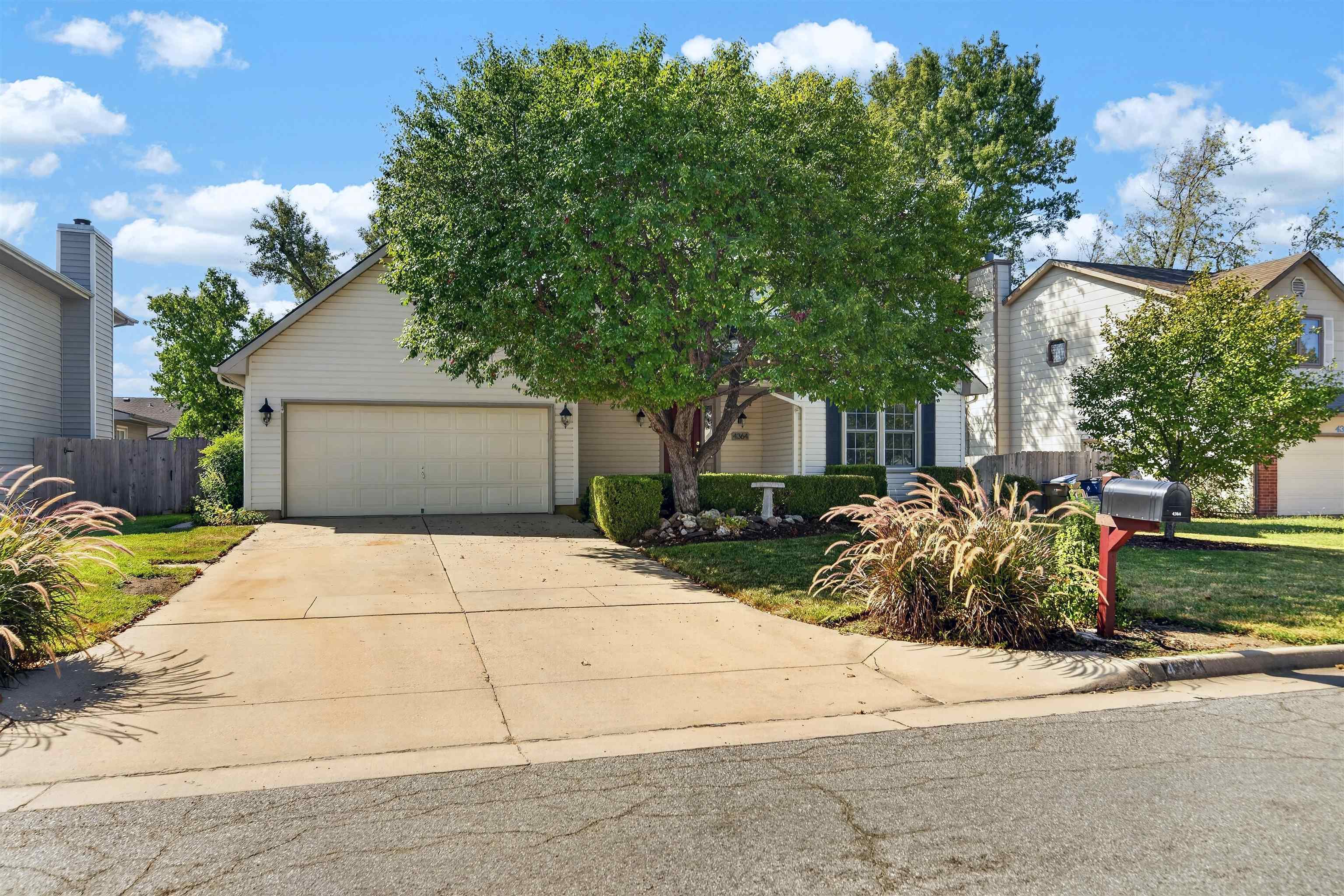 4364 N Eagle Lake Ct Property Photo 1