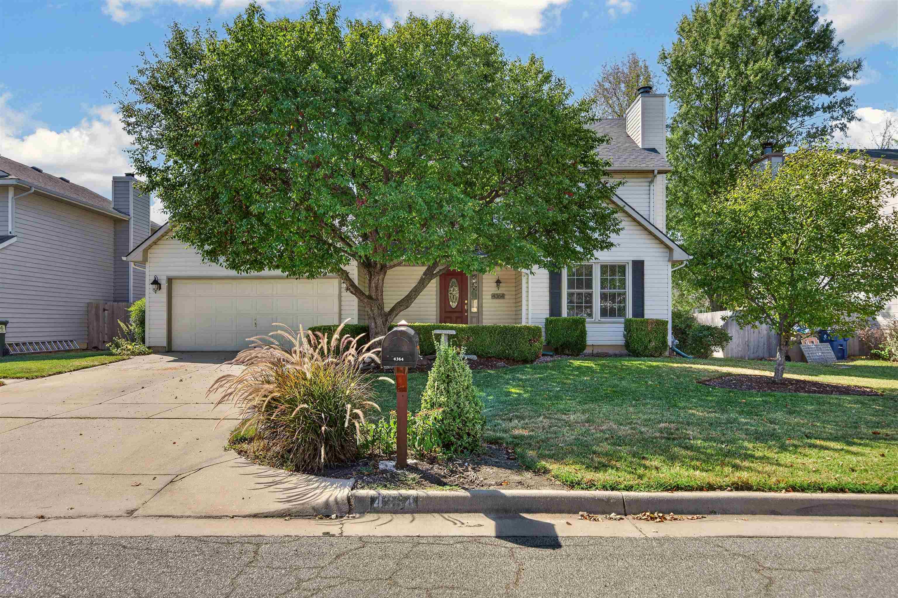 4364 N Eagle Lake Ct Property Photo 2