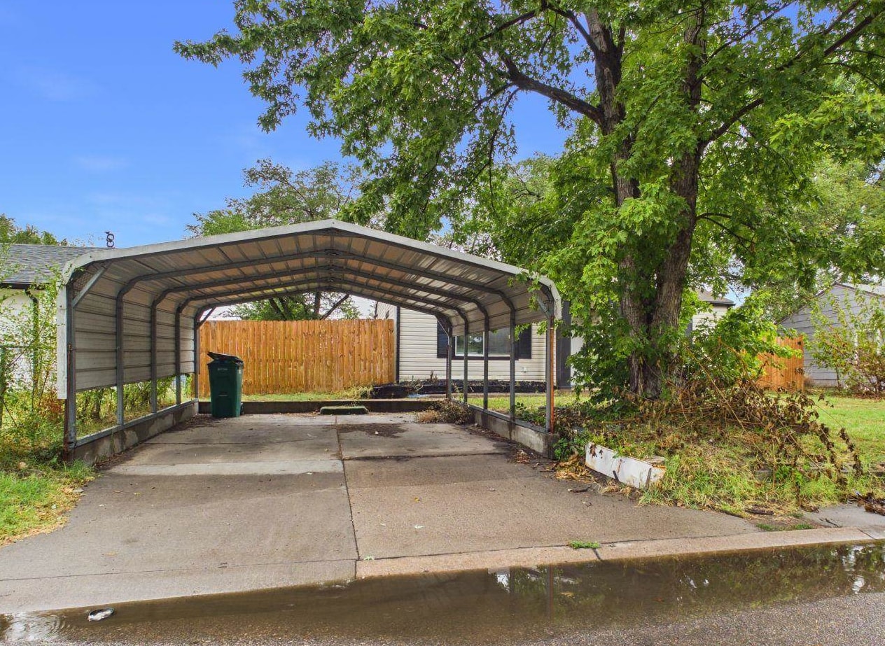 3016 E Locust St Property Photo 3