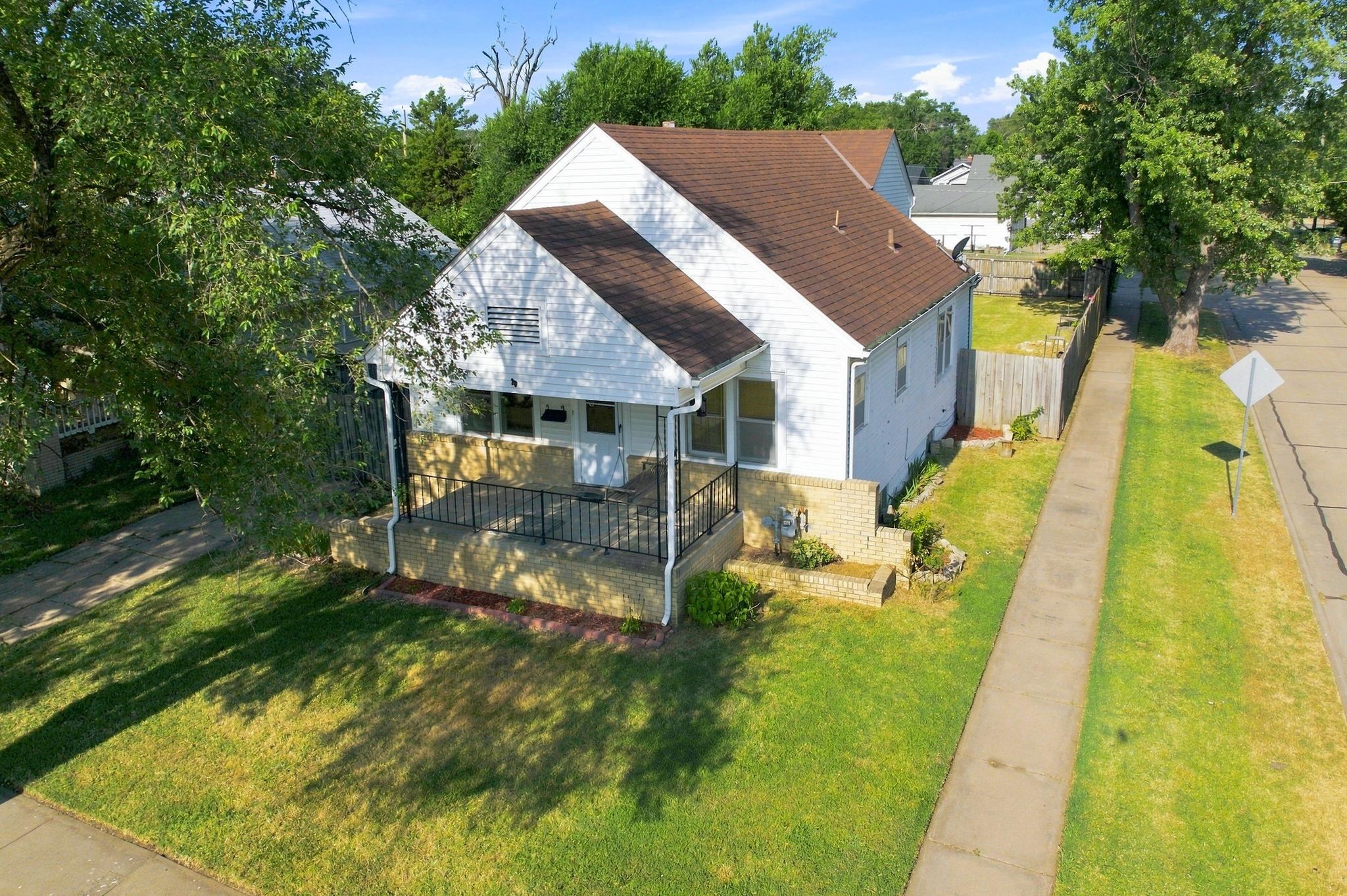 157 N Richmond Property Photo 1