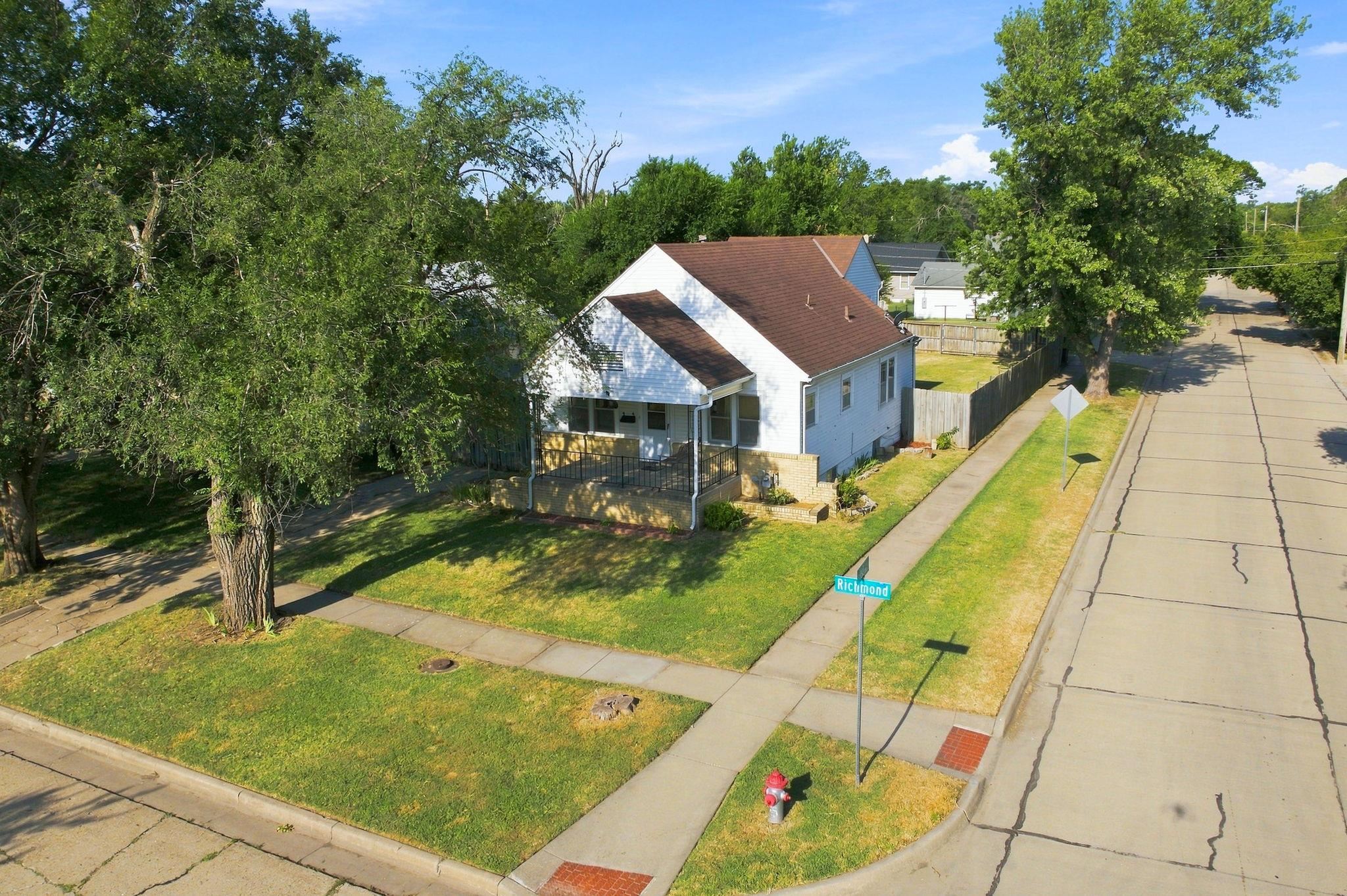 157 N Richmond Property Photo 5