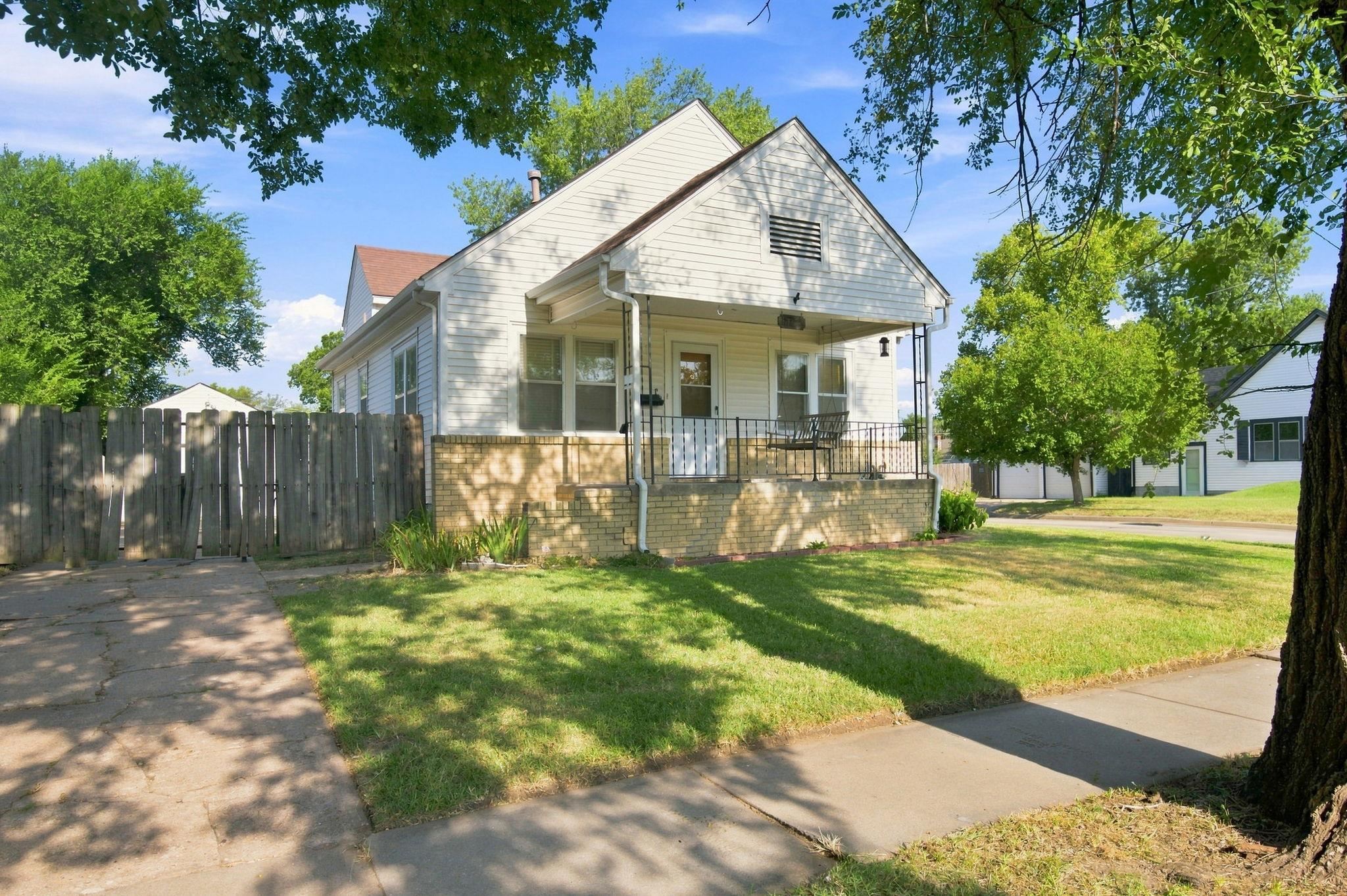 157 N Richmond Property Photo 6