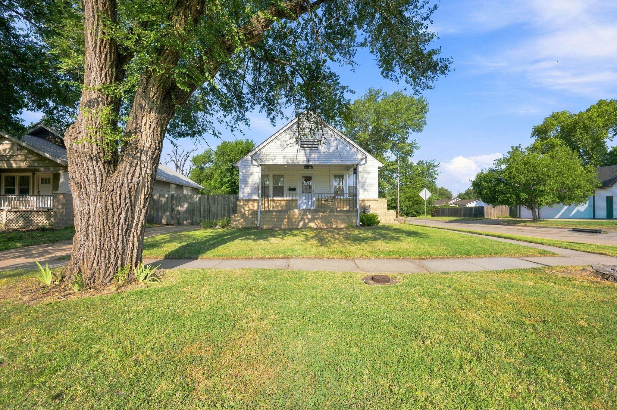 157 N Richmond Property Photo 9