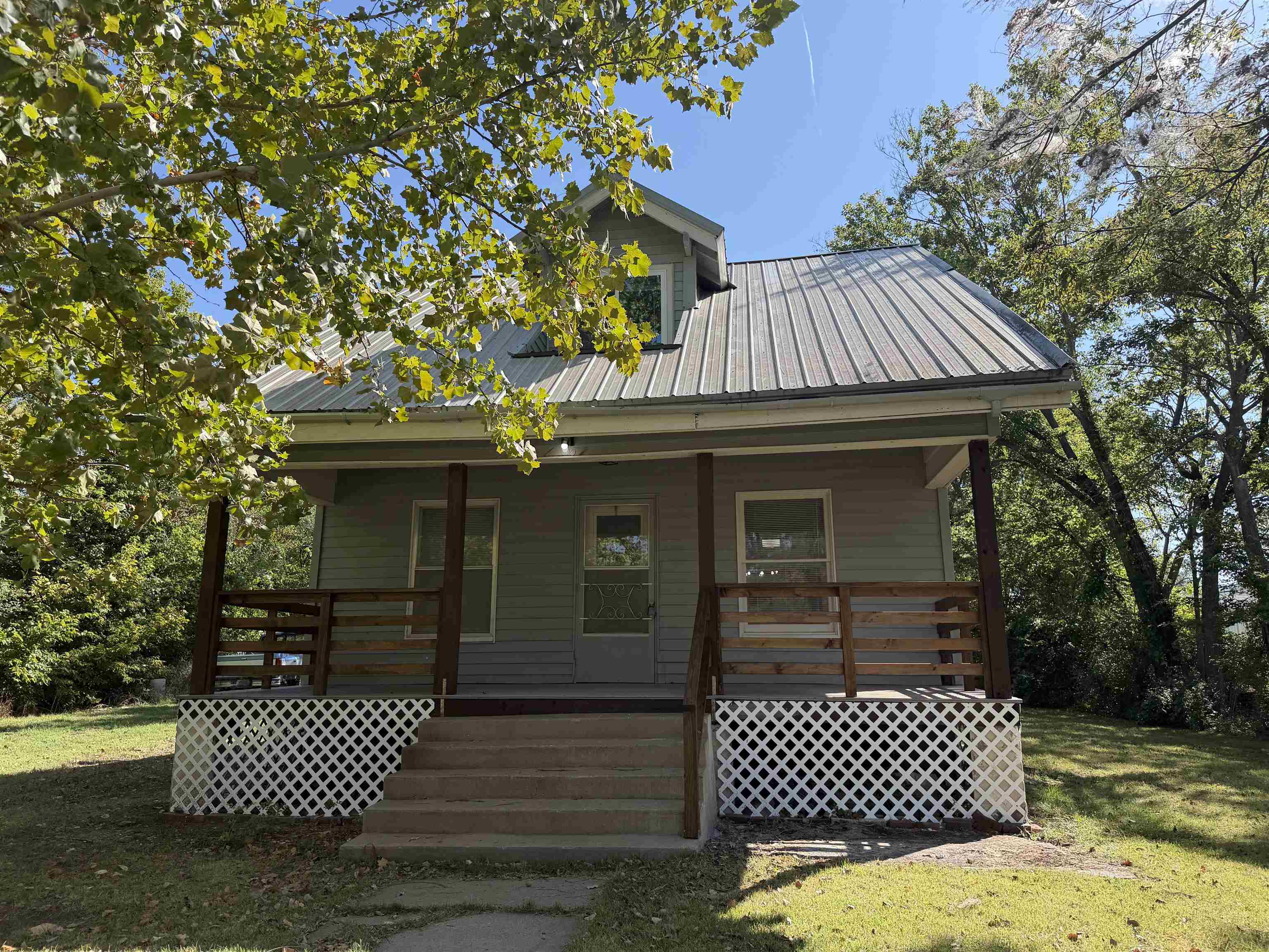 116 S Elm St Property Photo 1