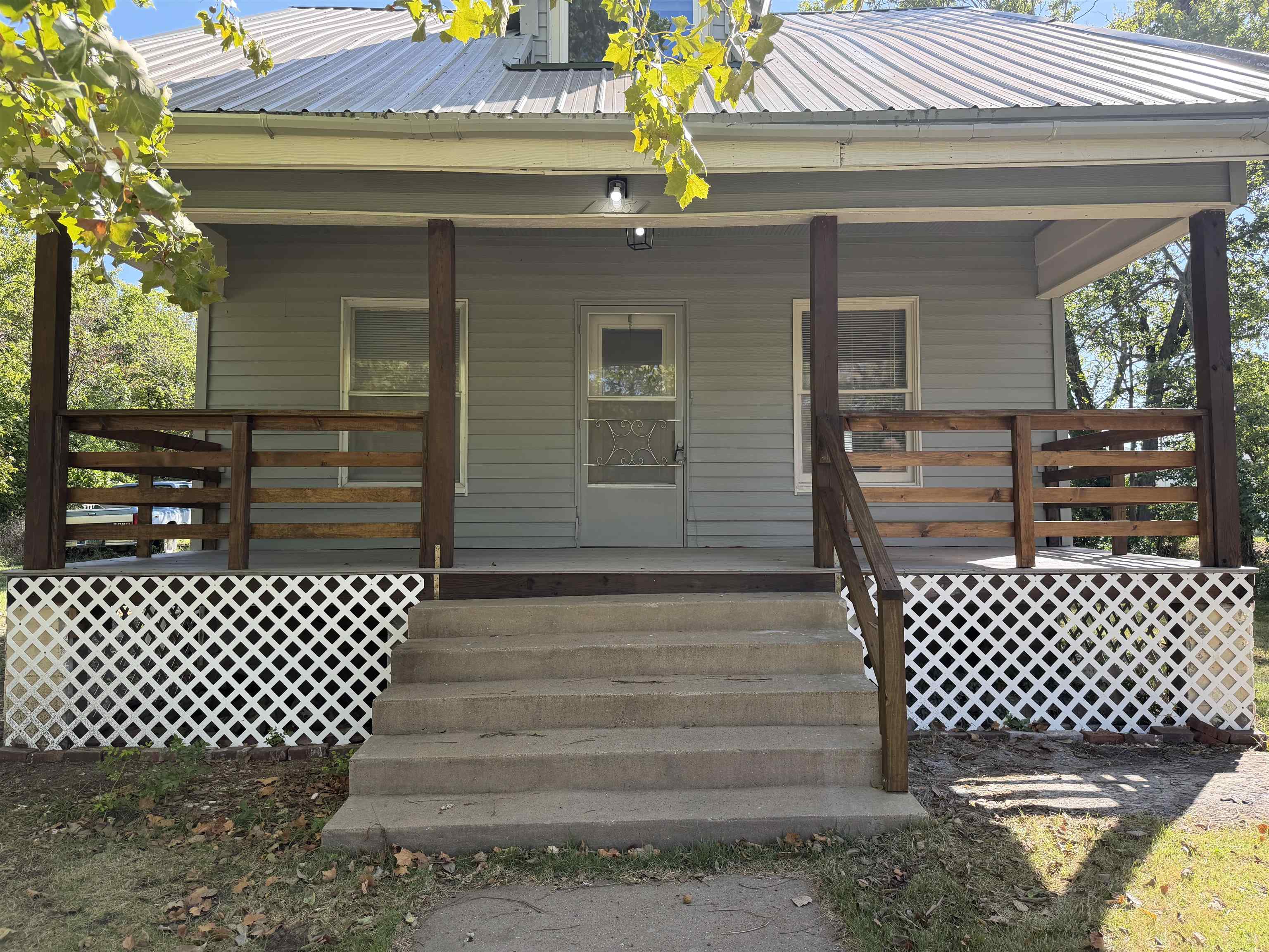 116 S Elm St Property Photo 2