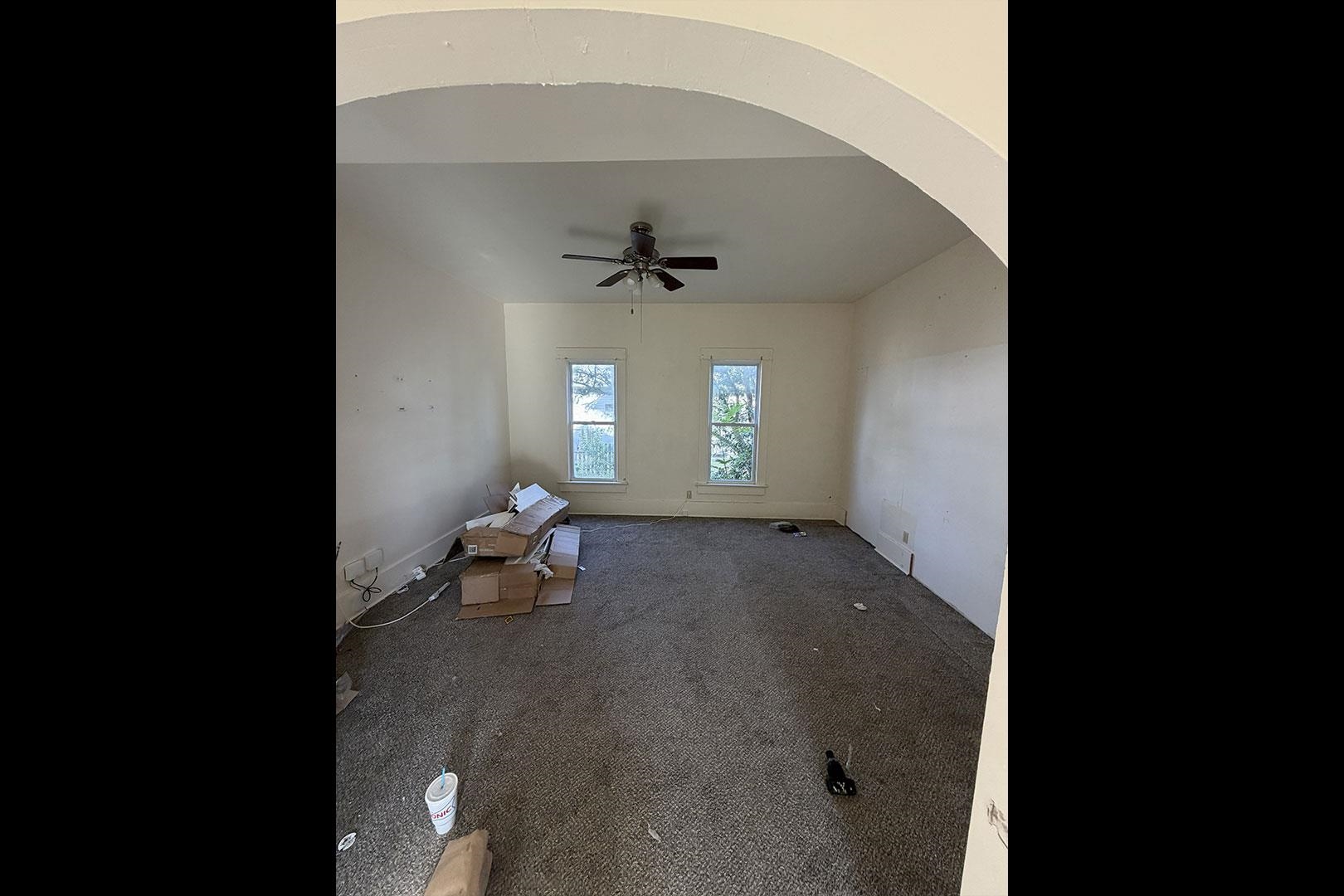 318 W 9th St Property Photo 2