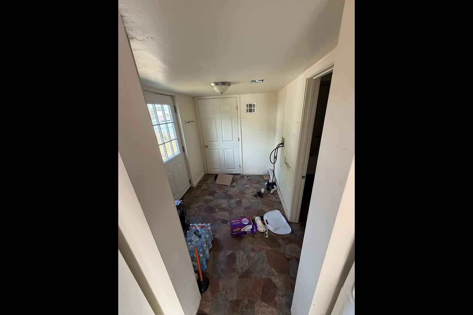 318 W 9th St Property Photo 5