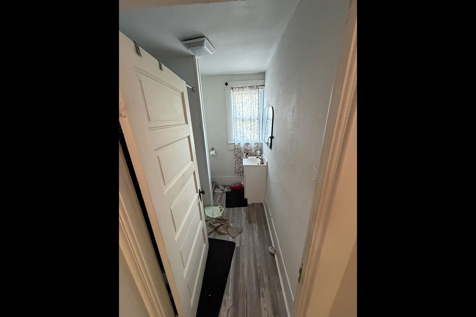 318 W 9th St Property Photo 10