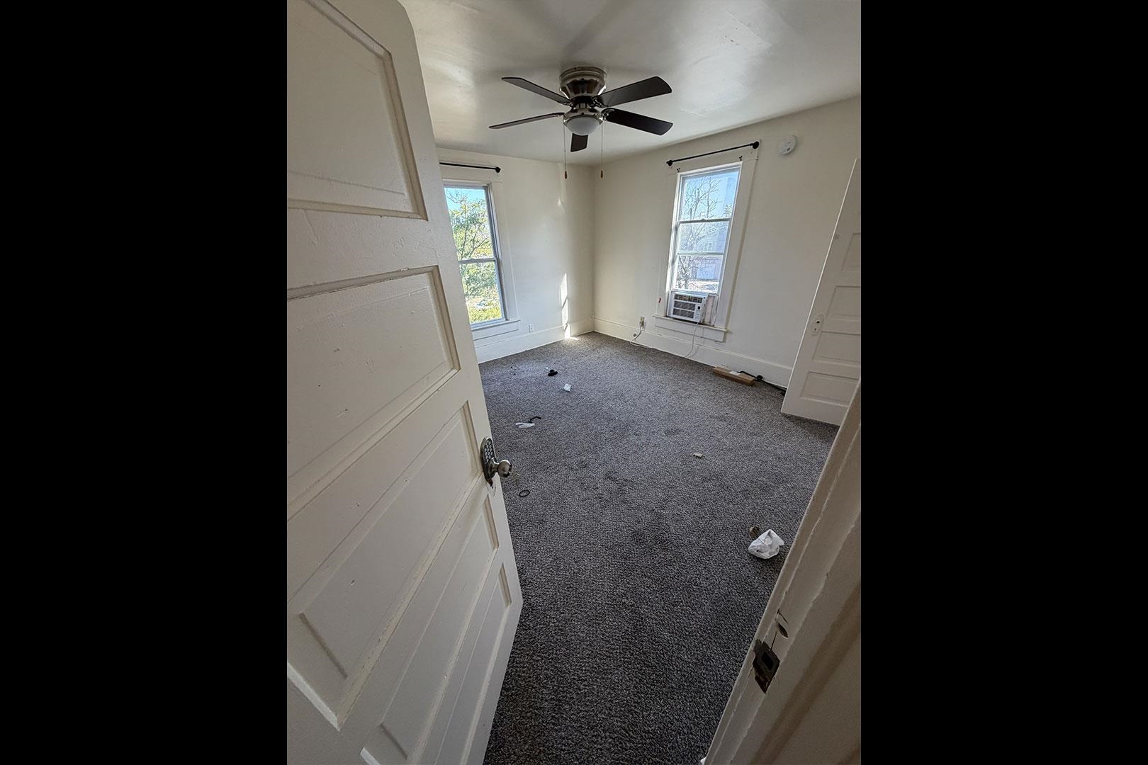 318 W 9th St Property Photo 11