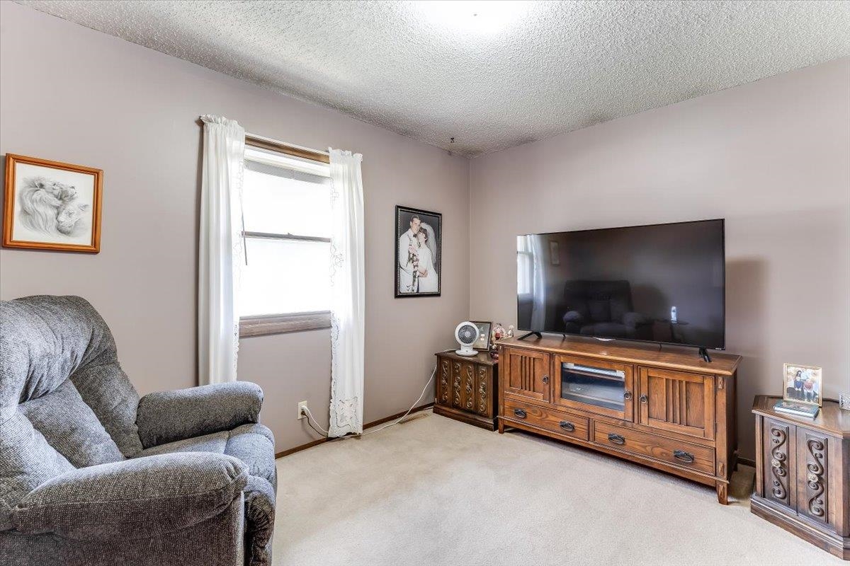 1105 N Hazelwood Ln Property Photo 13