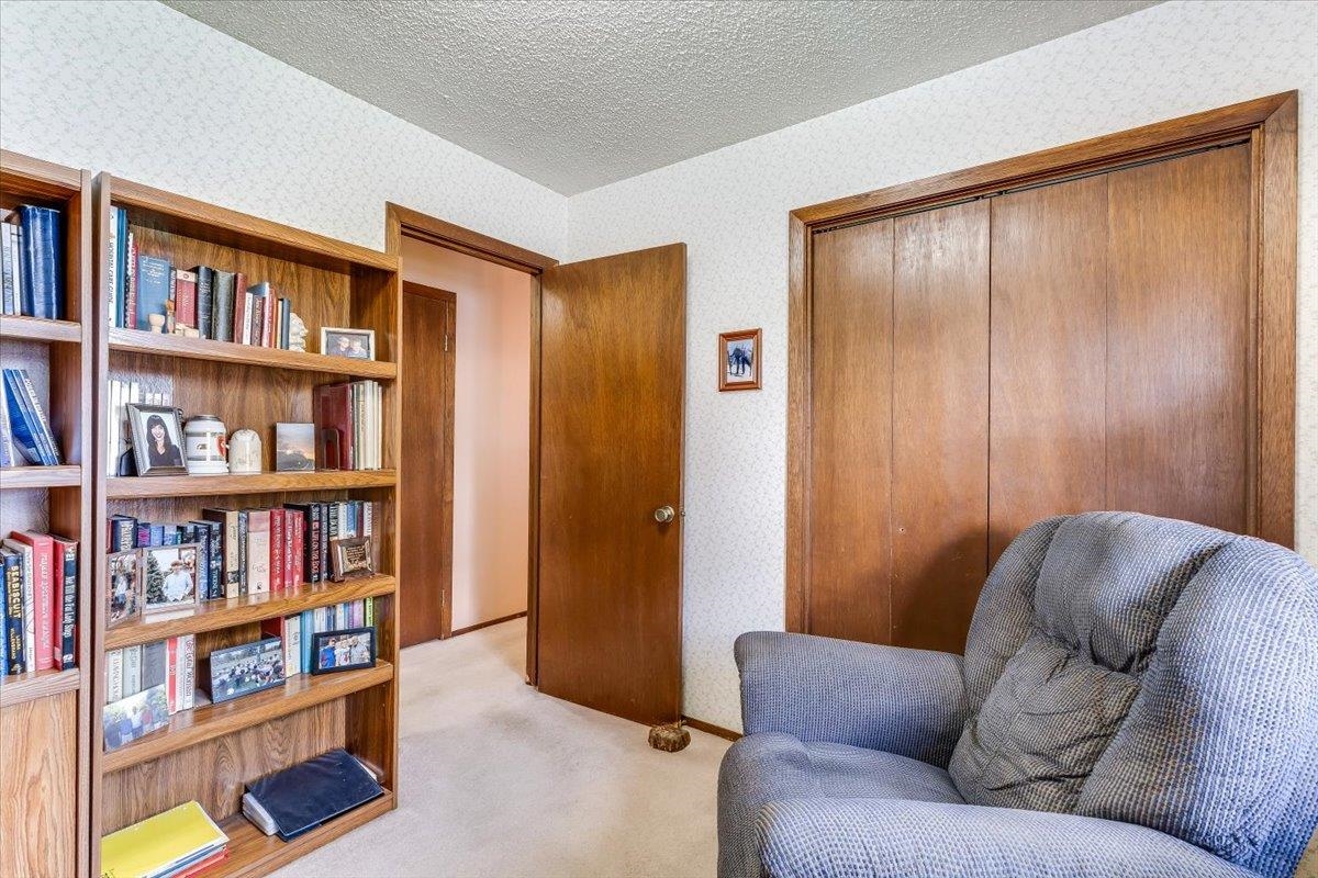 1105 N Hazelwood Ln Property Photo 16