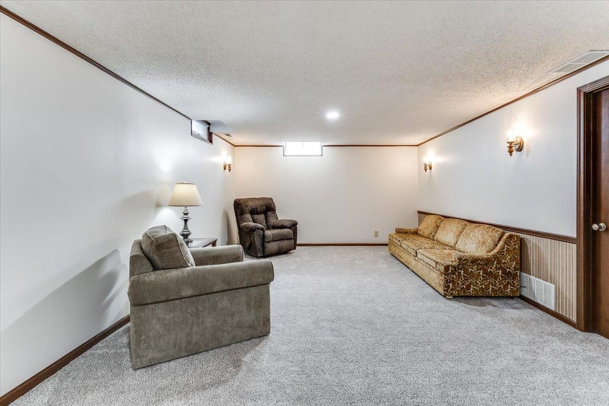 1105 N Hazelwood Ln Property Photo 17
