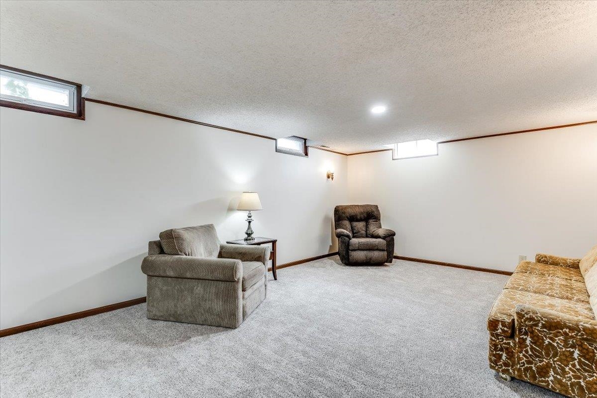 1105 N Hazelwood Ln Property Photo 18