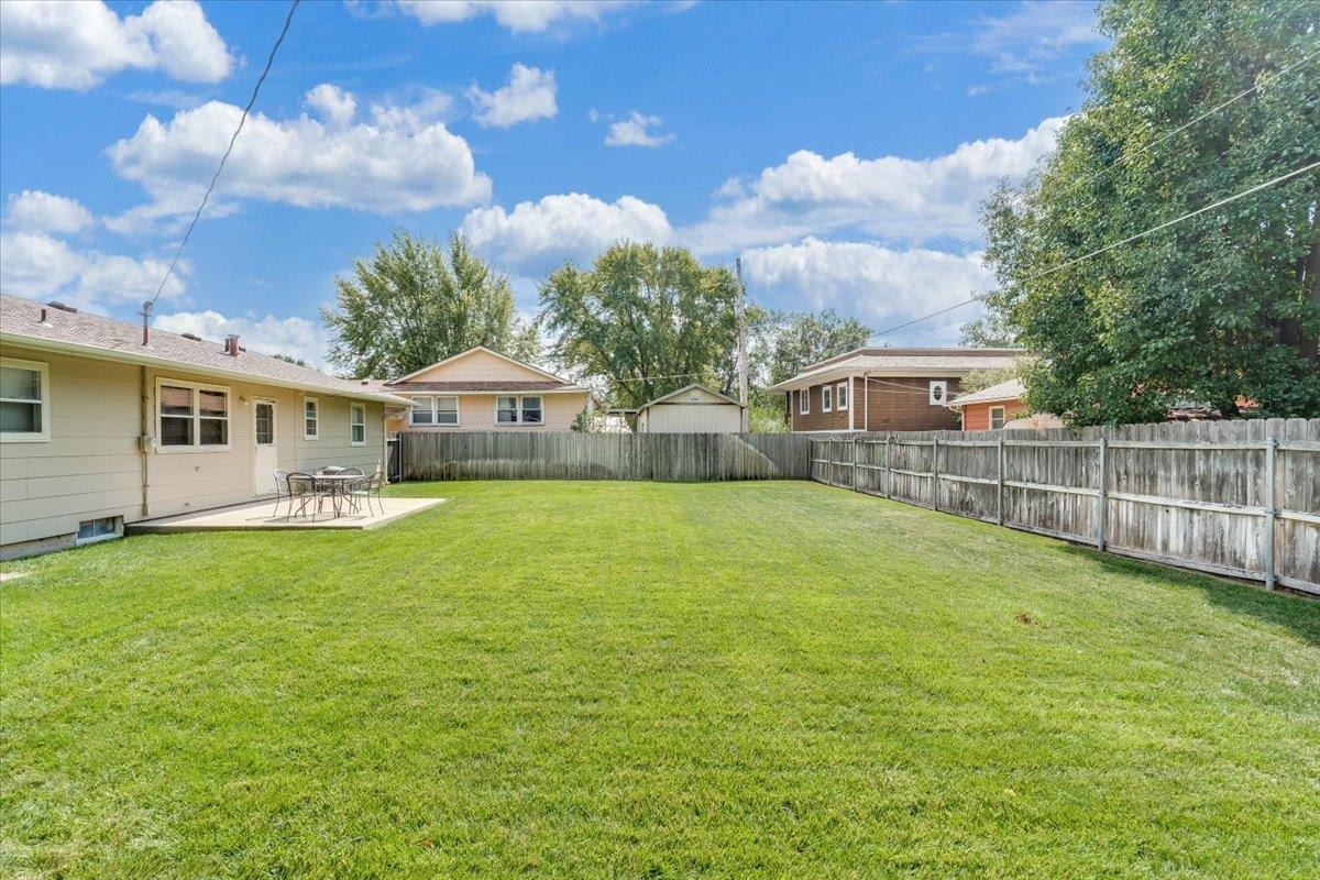 1105 N Hazelwood Ln Property Photo 23