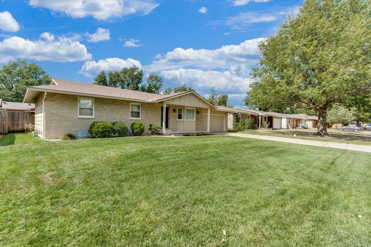 1105 N Hazelwood Ln Property Photo 31