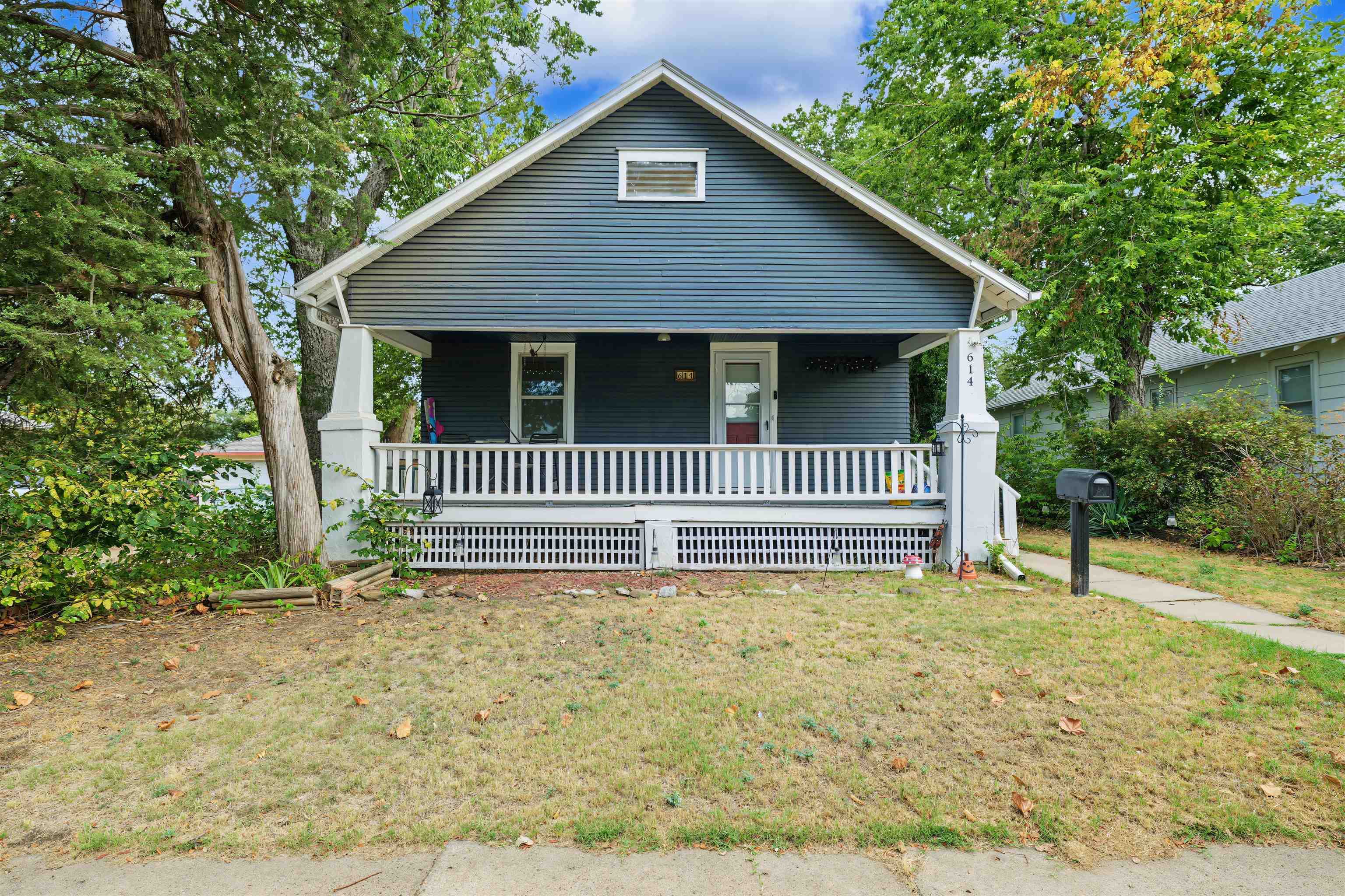 614 Charles St Property Photo 1