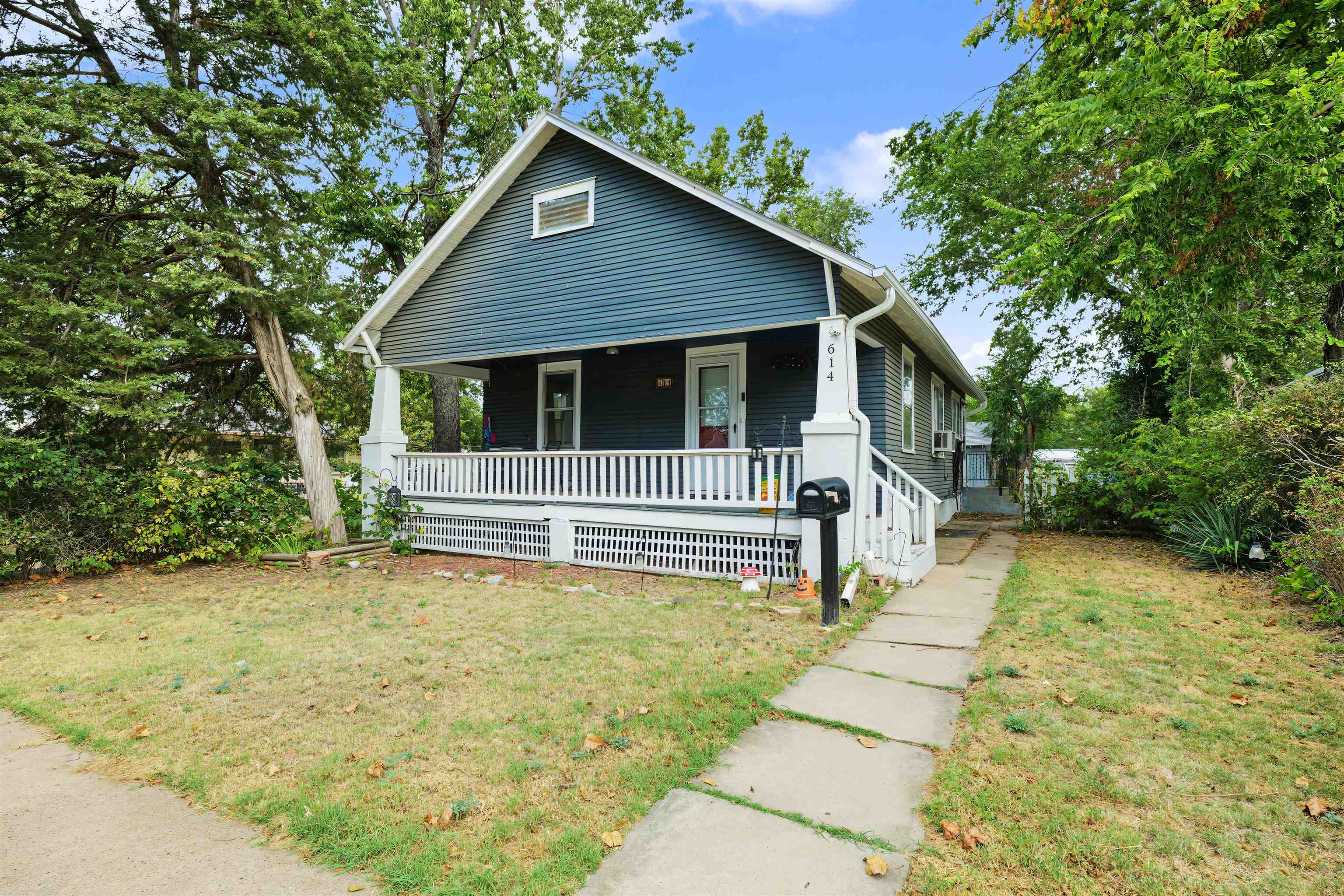 614 Charles St Property Photo 2