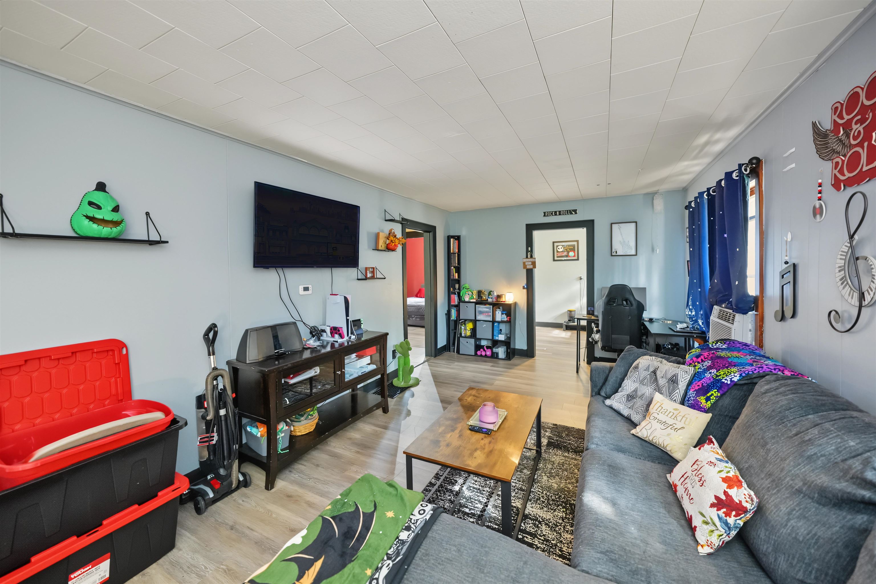 614 Charles St Property Photo 4