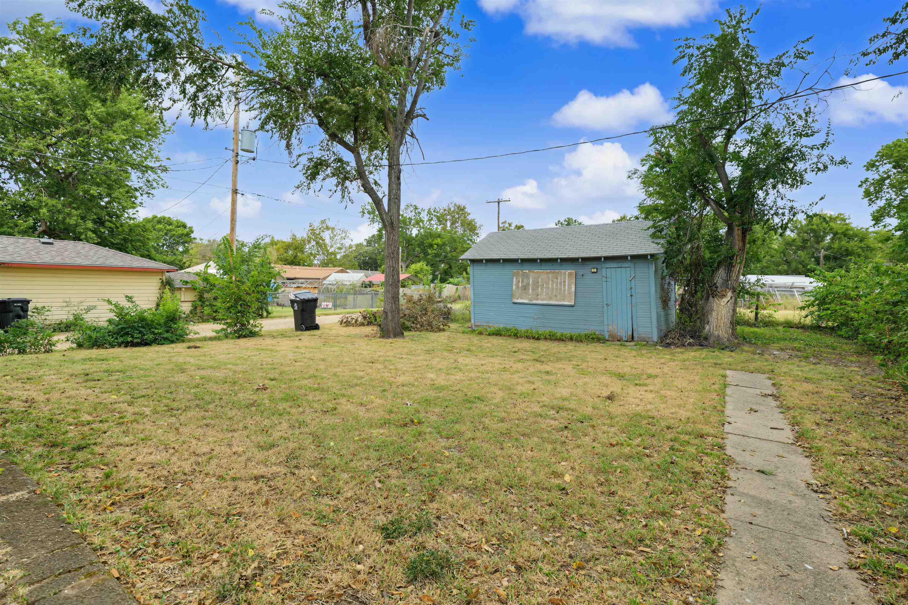 614 Charles St Property Photo 14
