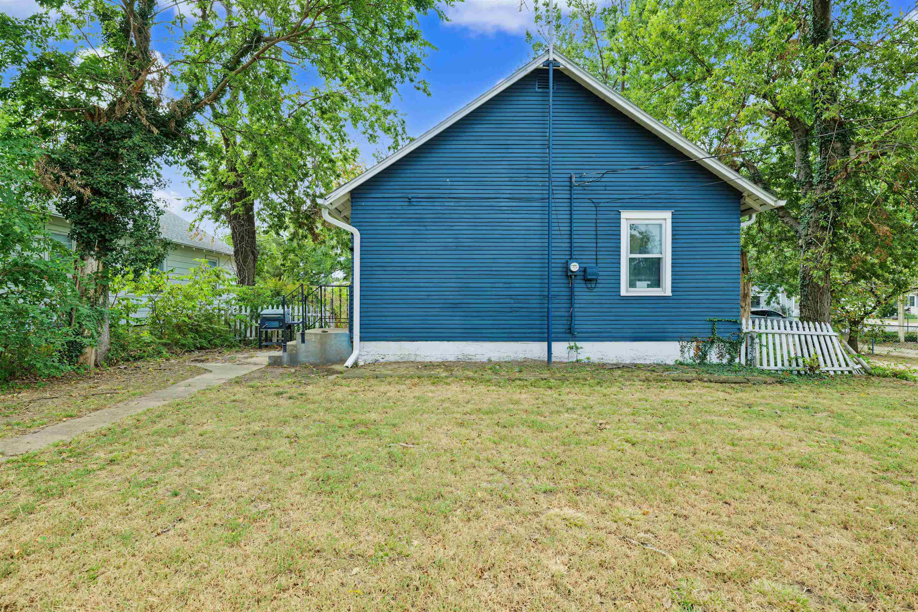 614 Charles St Property Photo 15