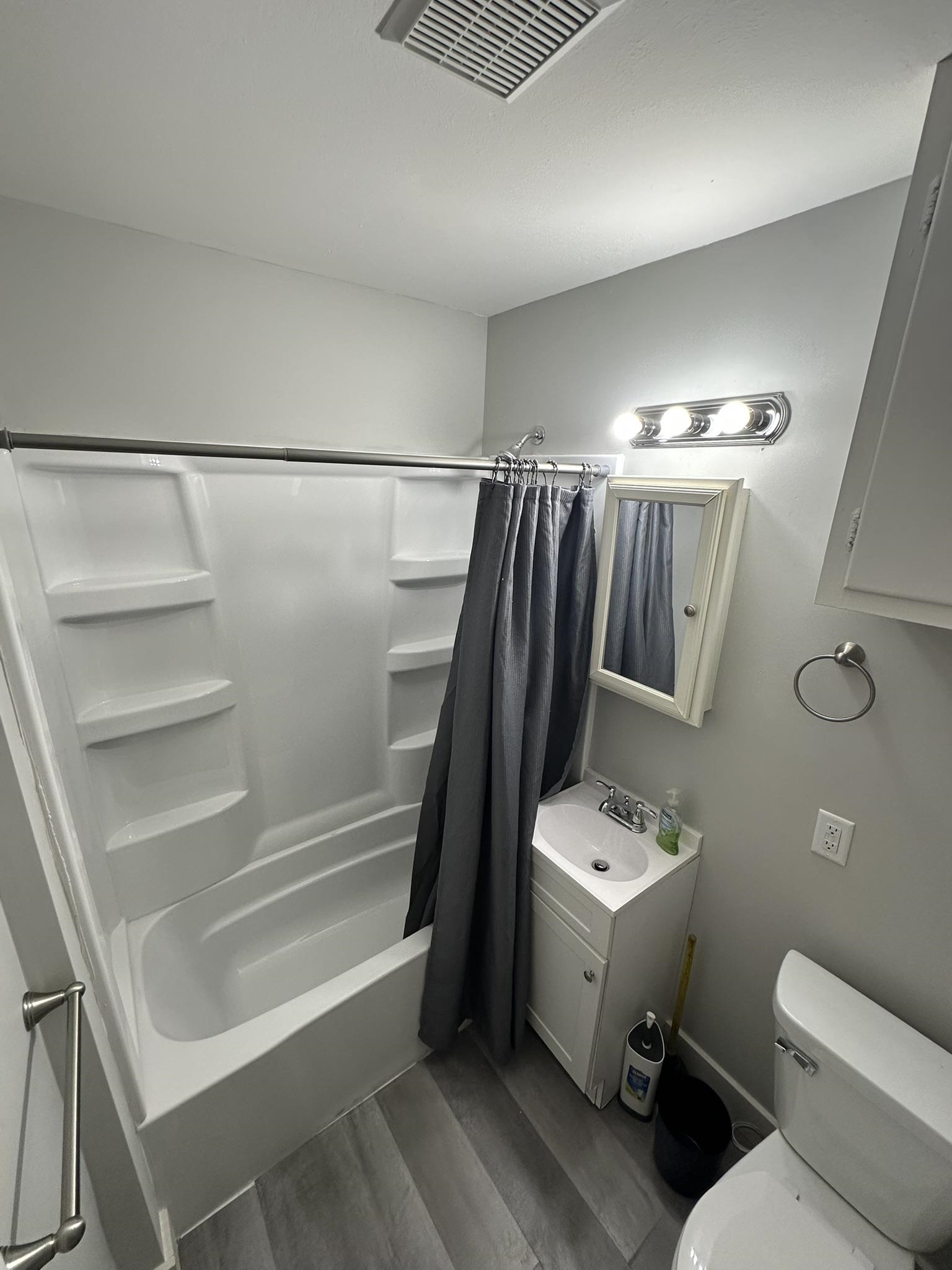 632 S High Property Photo 16
