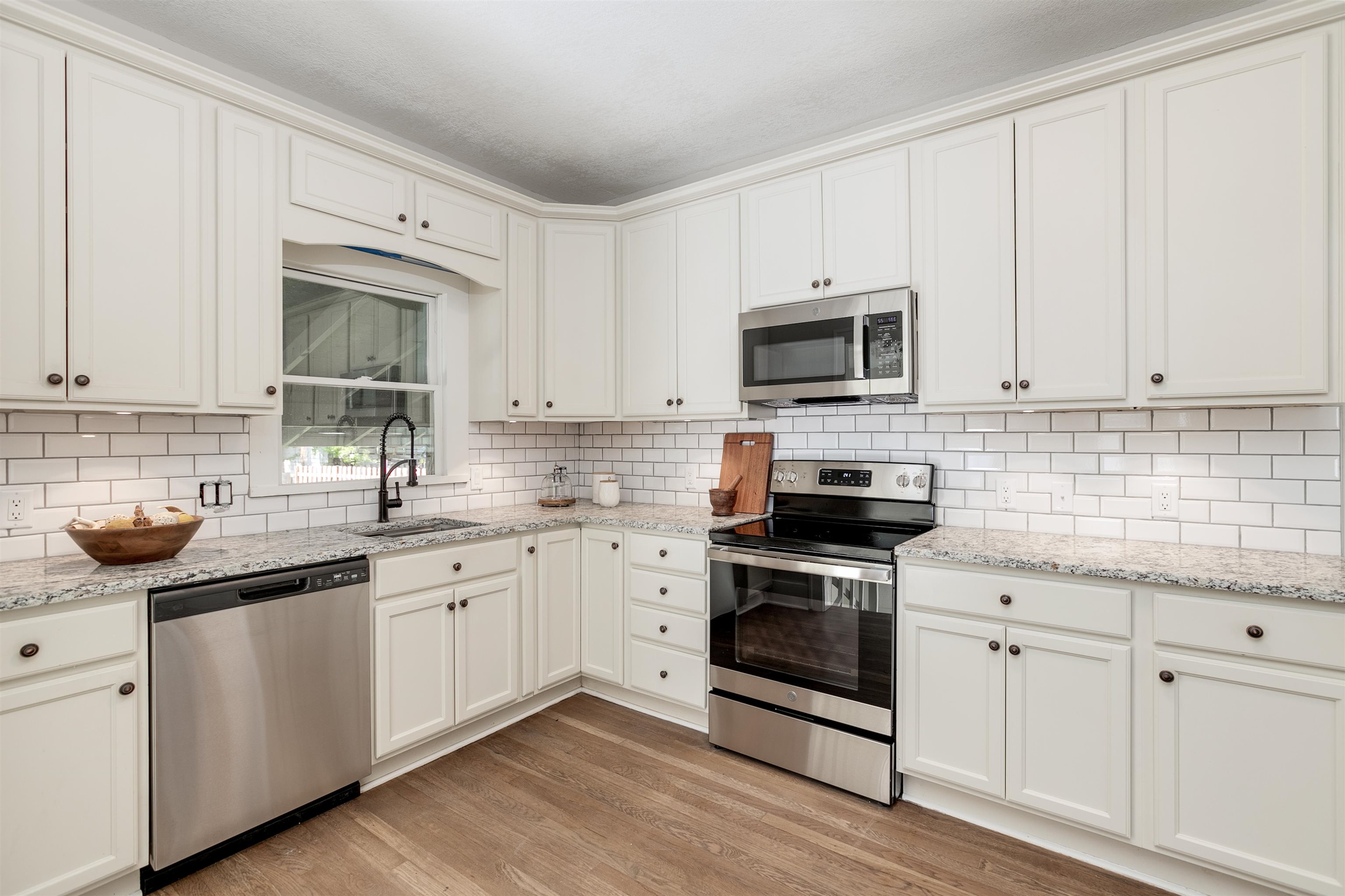 347 N Broadview Ave Property Photo 12
