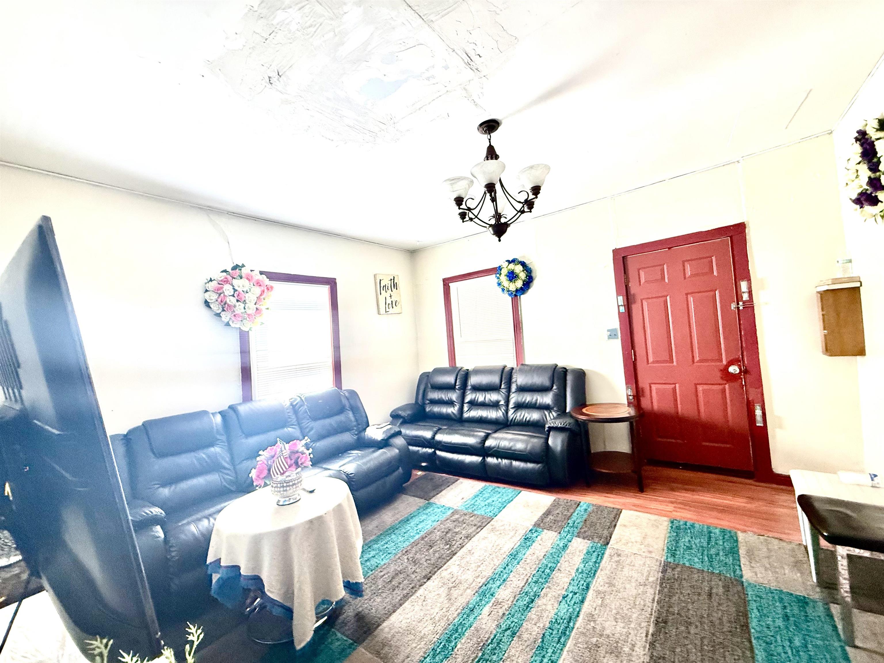 418 N Erie St Property Photo 6