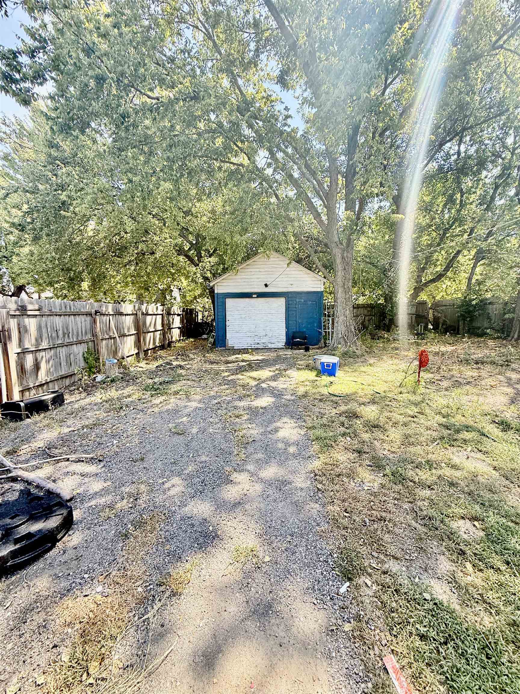 418 N Erie St Property Photo 25