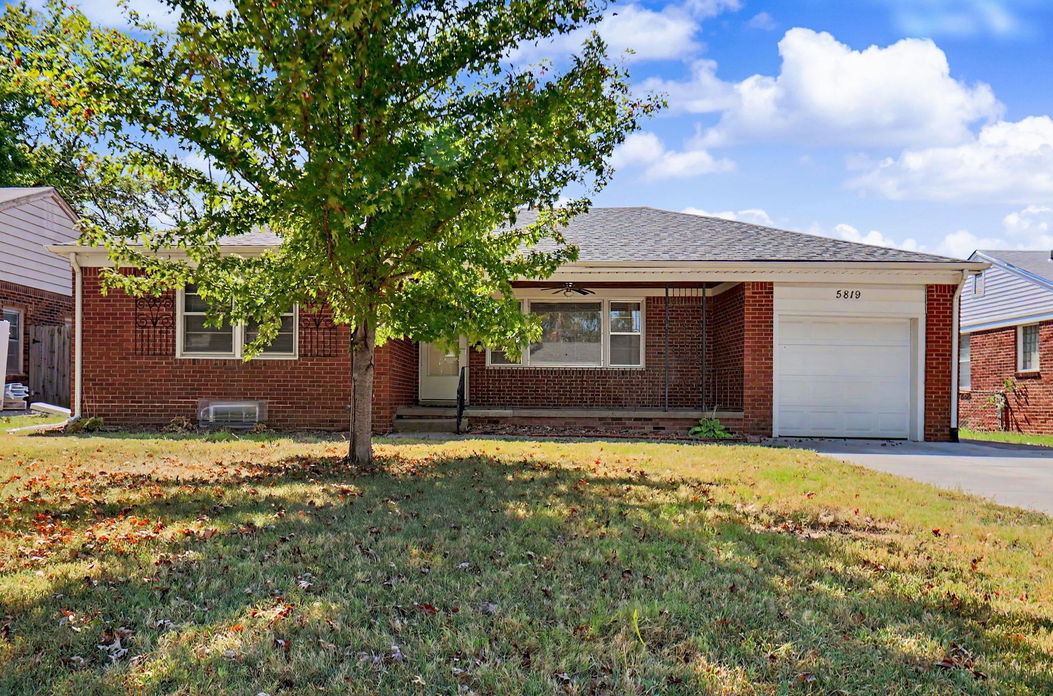 5819 E Oakwood Dr Property Photo 2