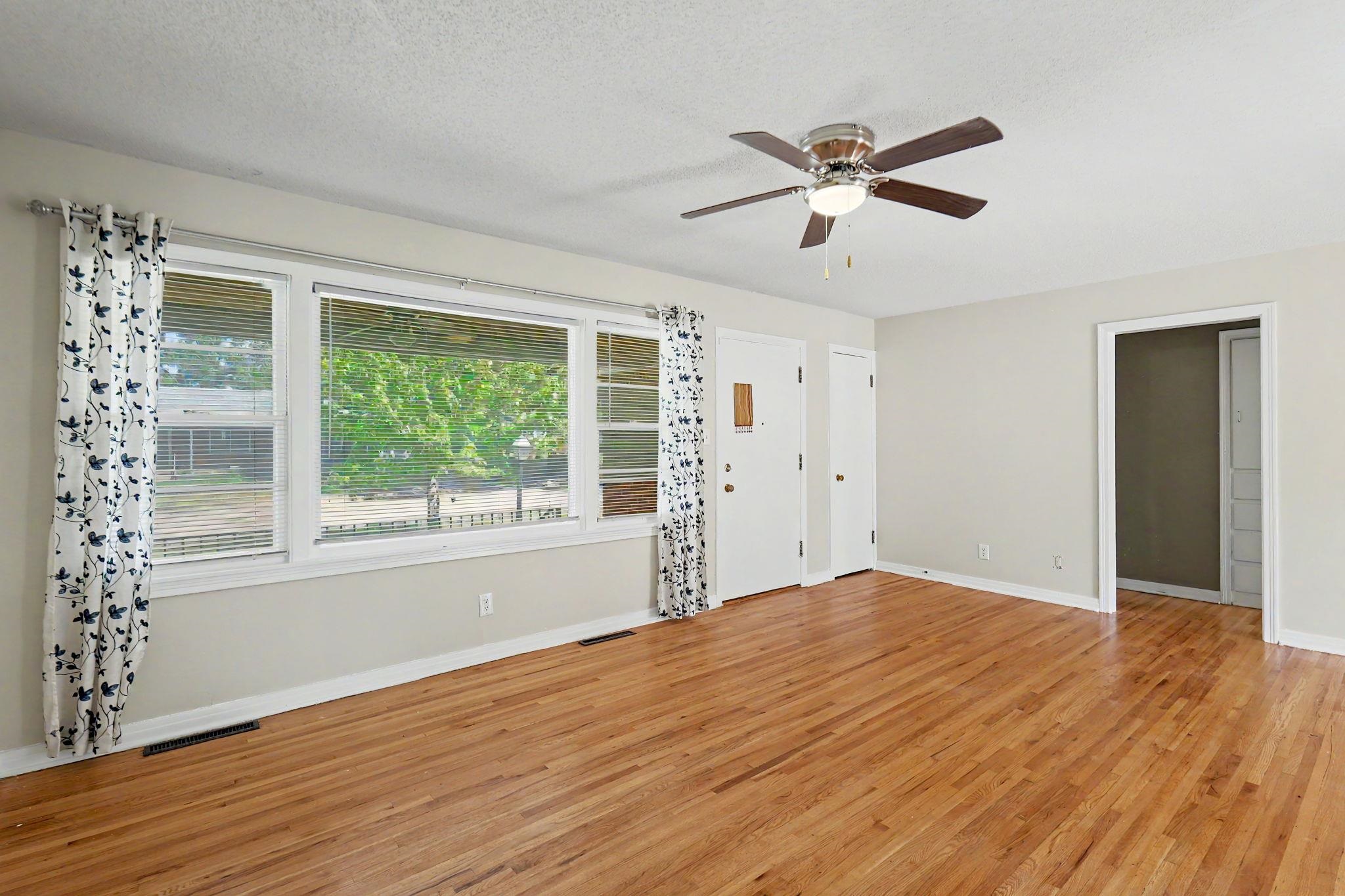 5819 E Oakwood Dr Property Photo 5