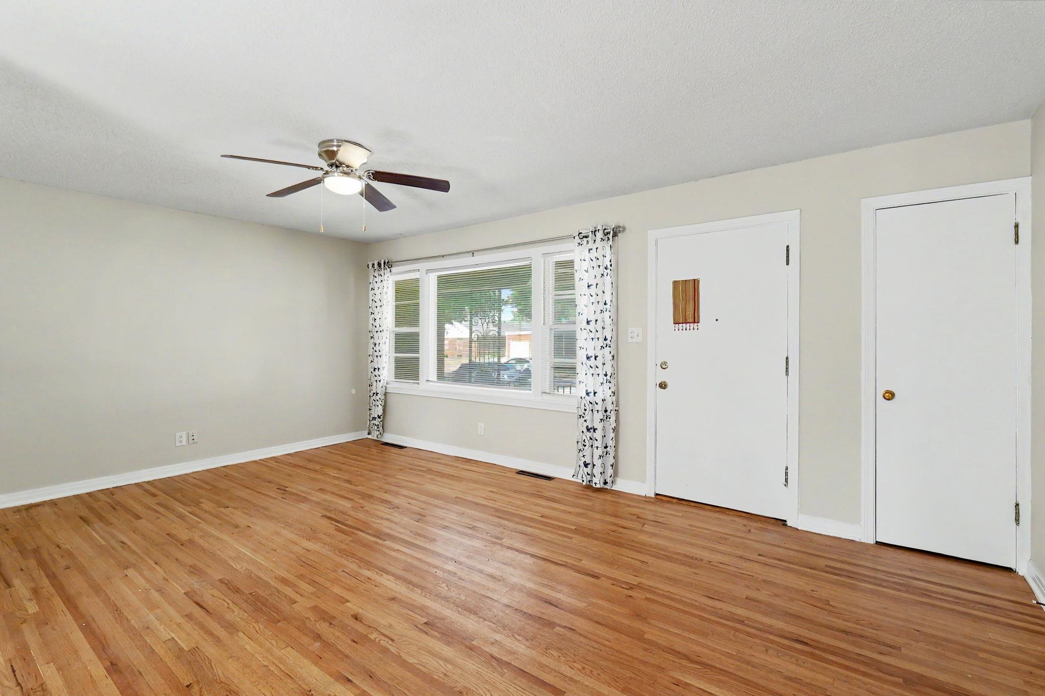 5819 E Oakwood Dr Property Photo 6