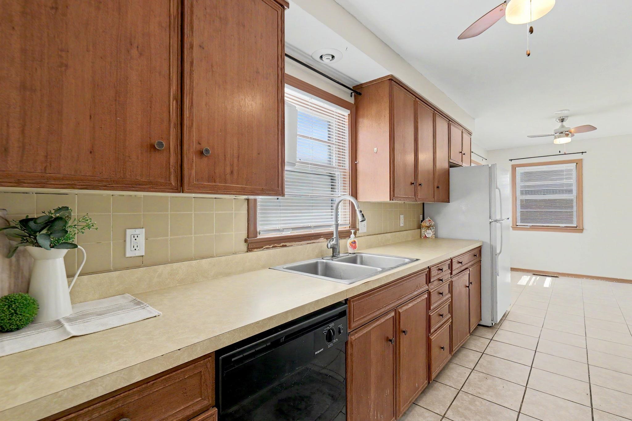 5819 E Oakwood Dr Property Photo 10