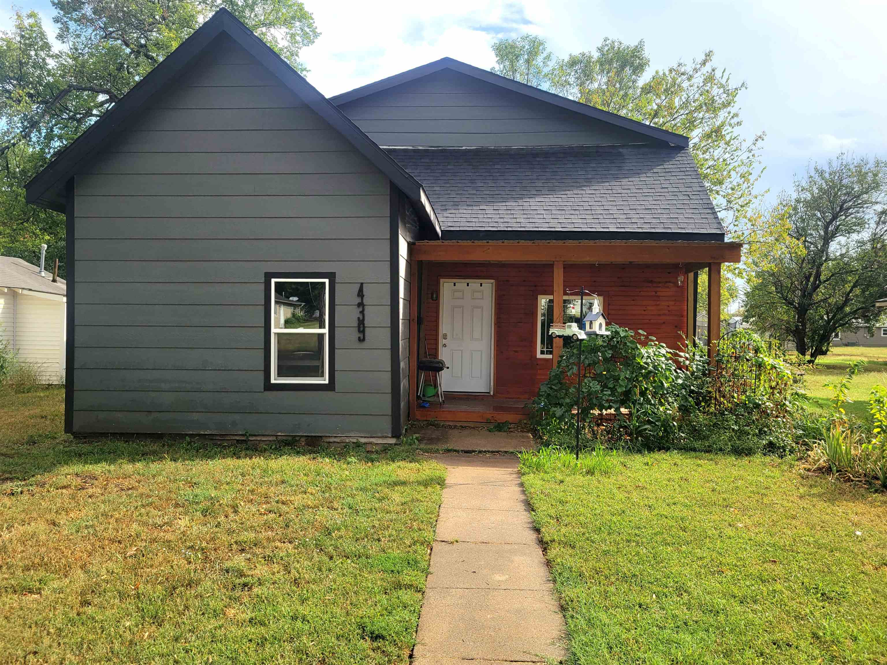 439 E Broadway Property Photo 1