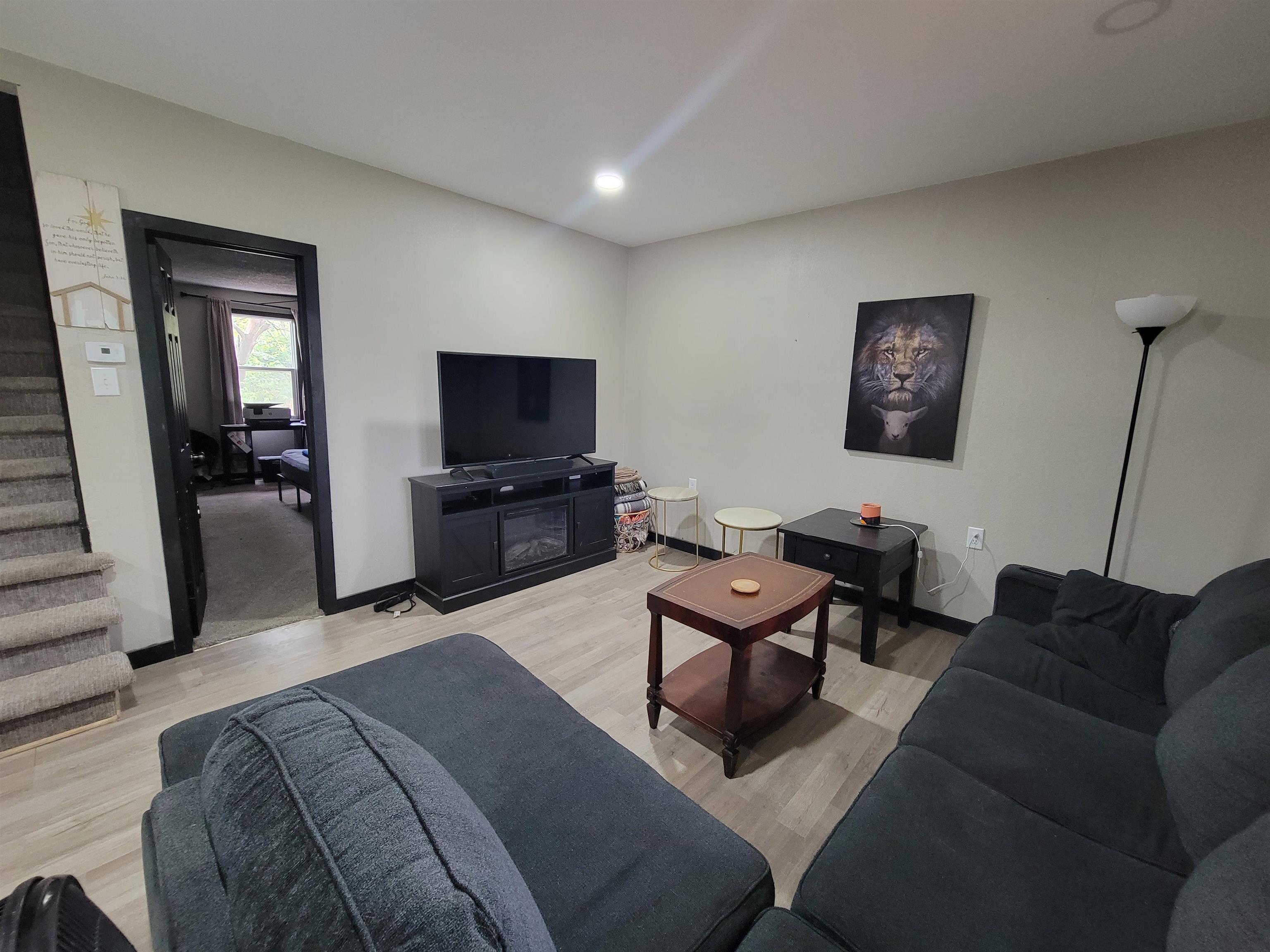 439 E Broadway Property Photo 3
