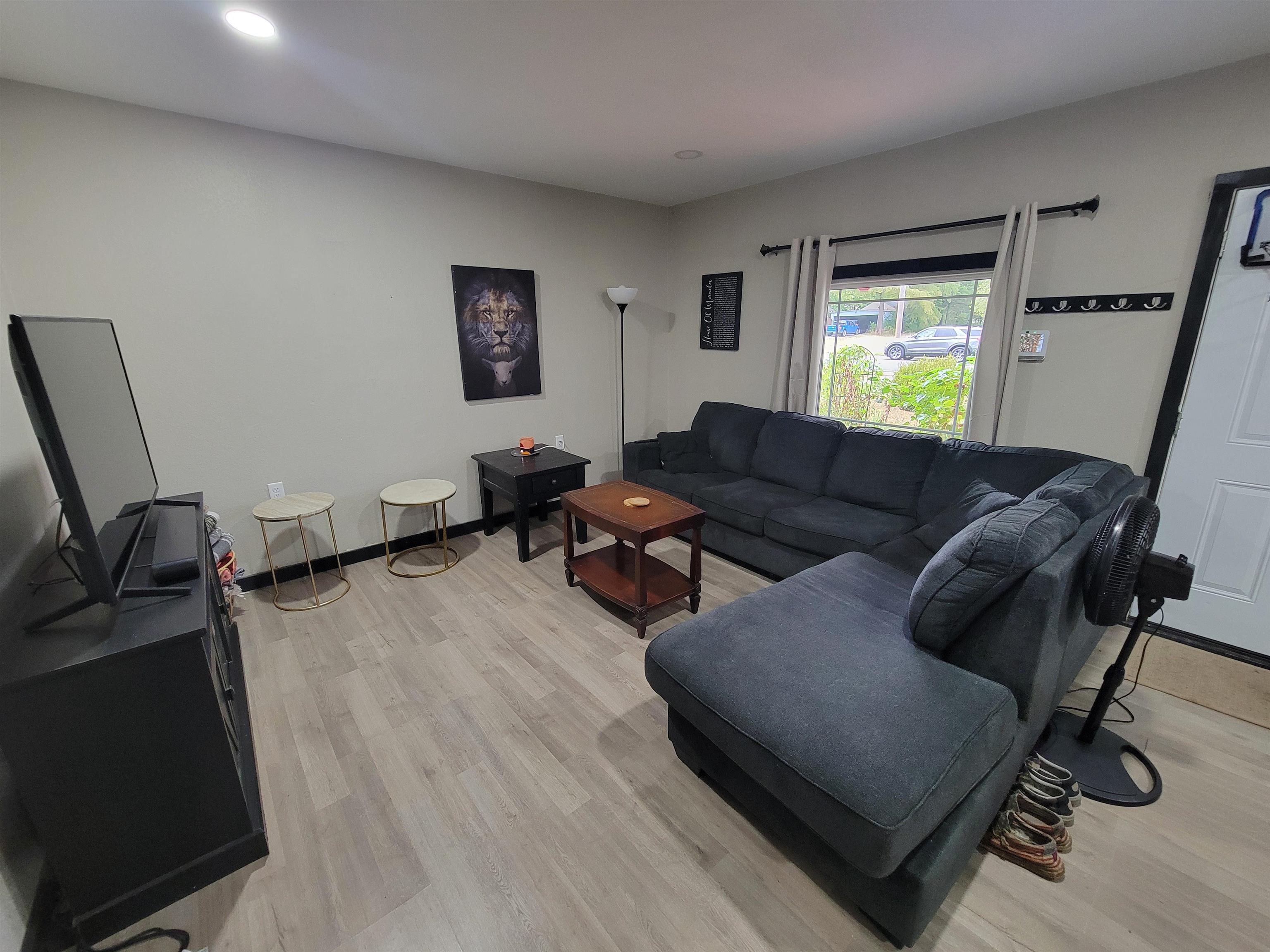 439 E Broadway Property Photo 4