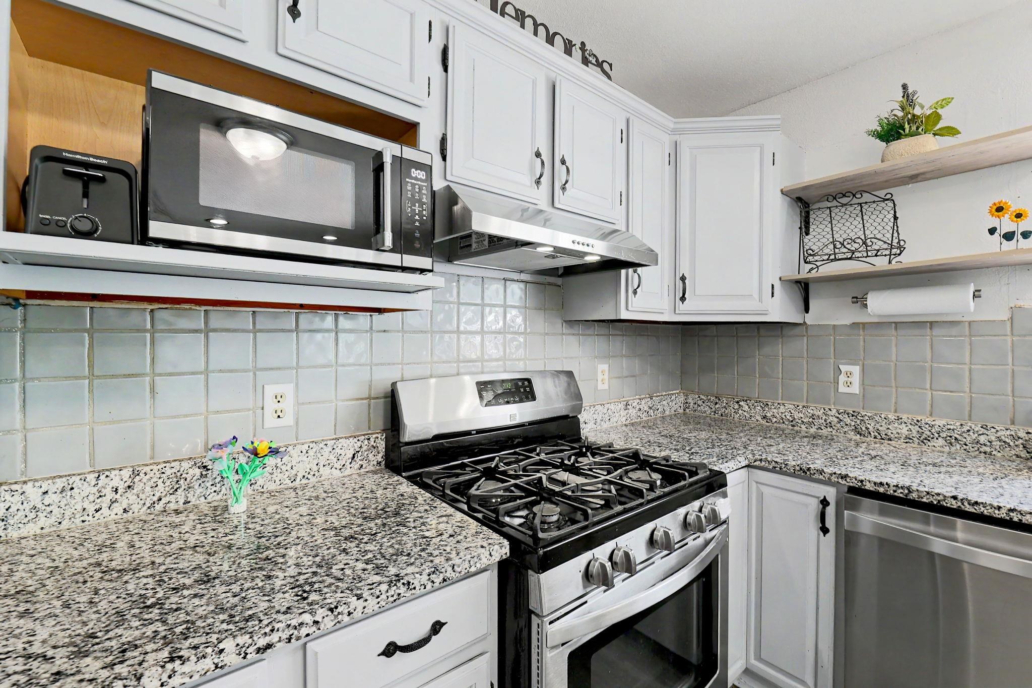 126 W 58th St S Property Photo 16
